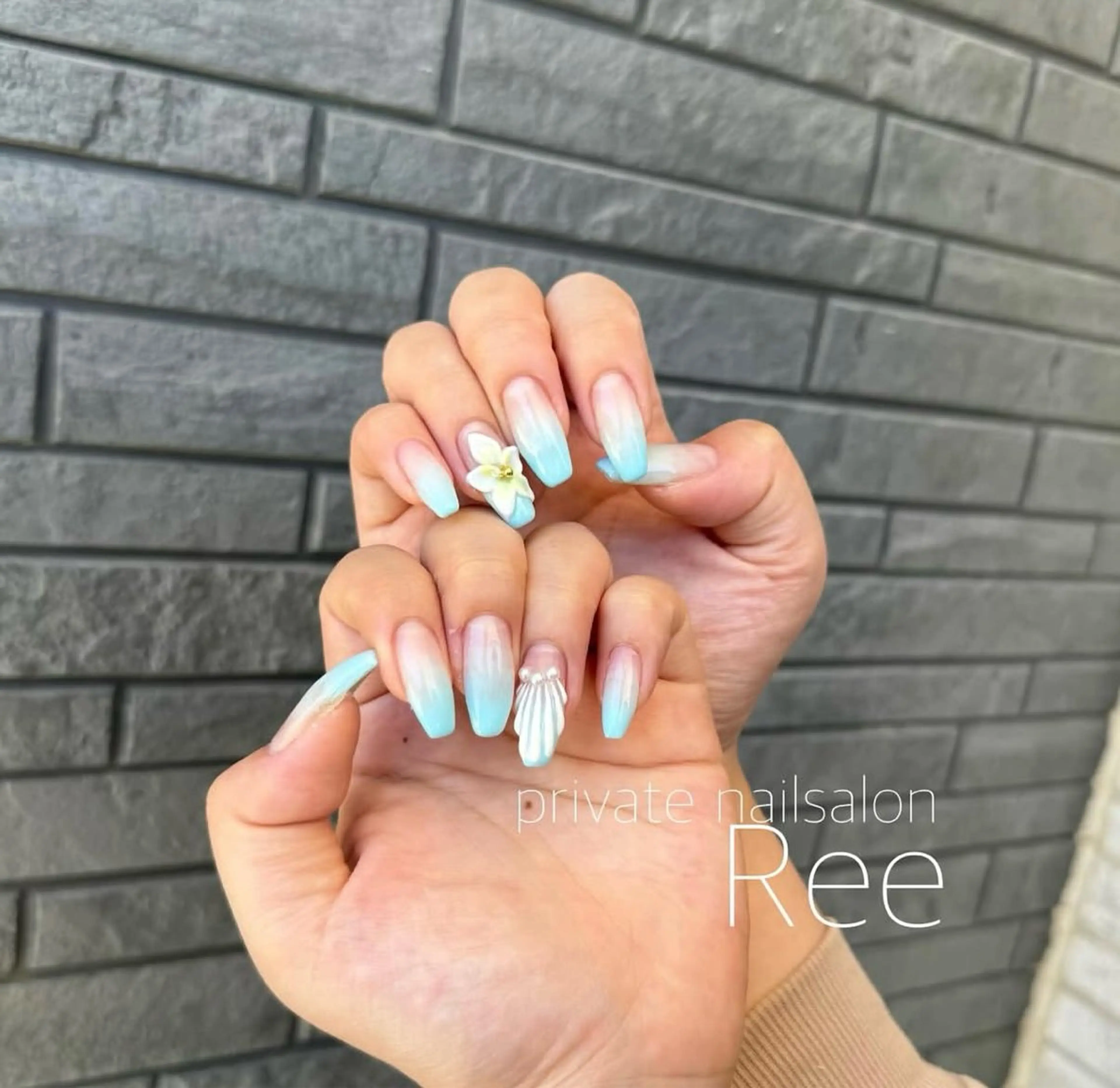 ミディアム 知花 梨花のネイルデザイン