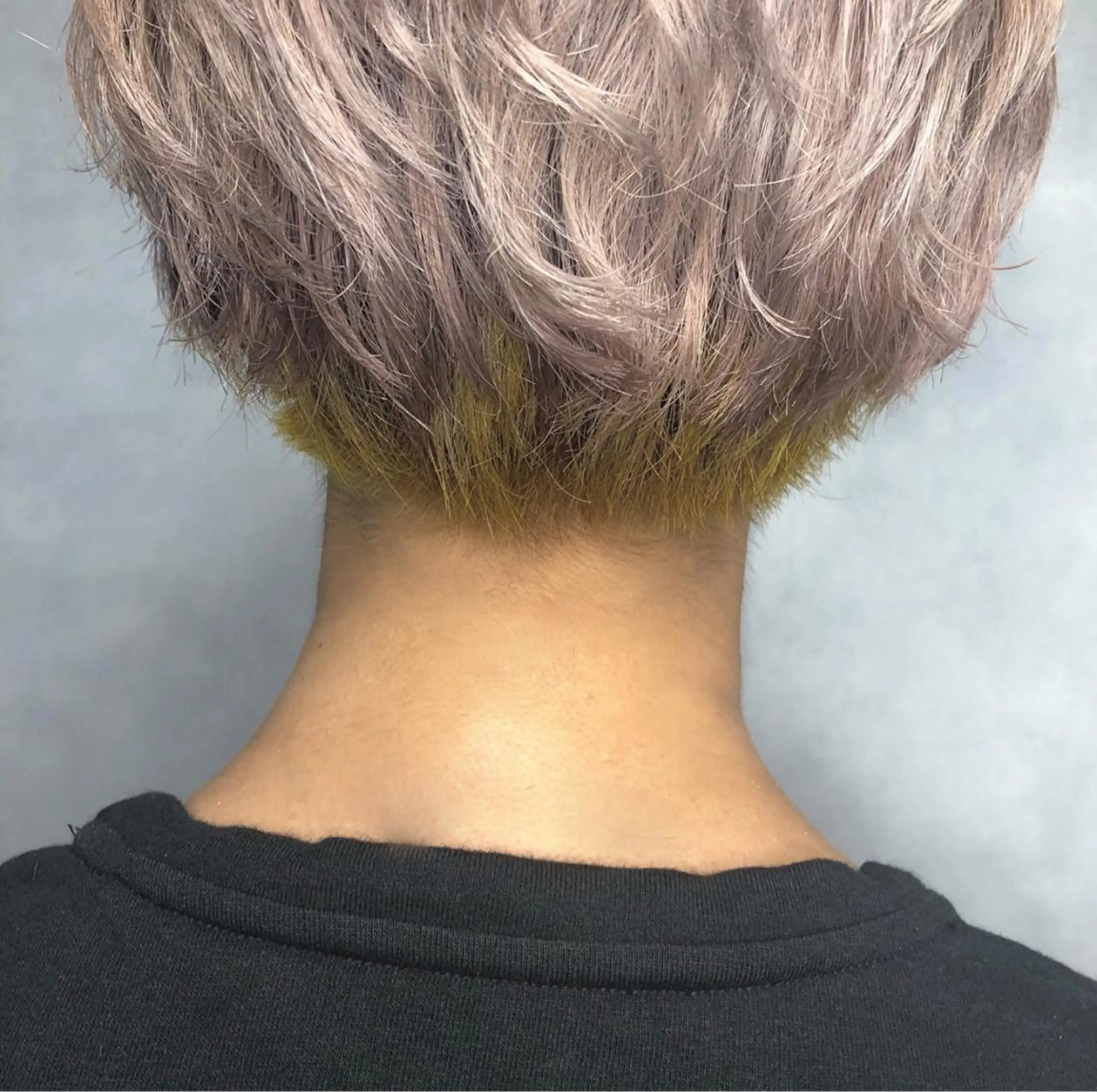 ショート カラー デザインカラー ショートヘア ウルフカット ORIKA 美容室のヘアスタイル