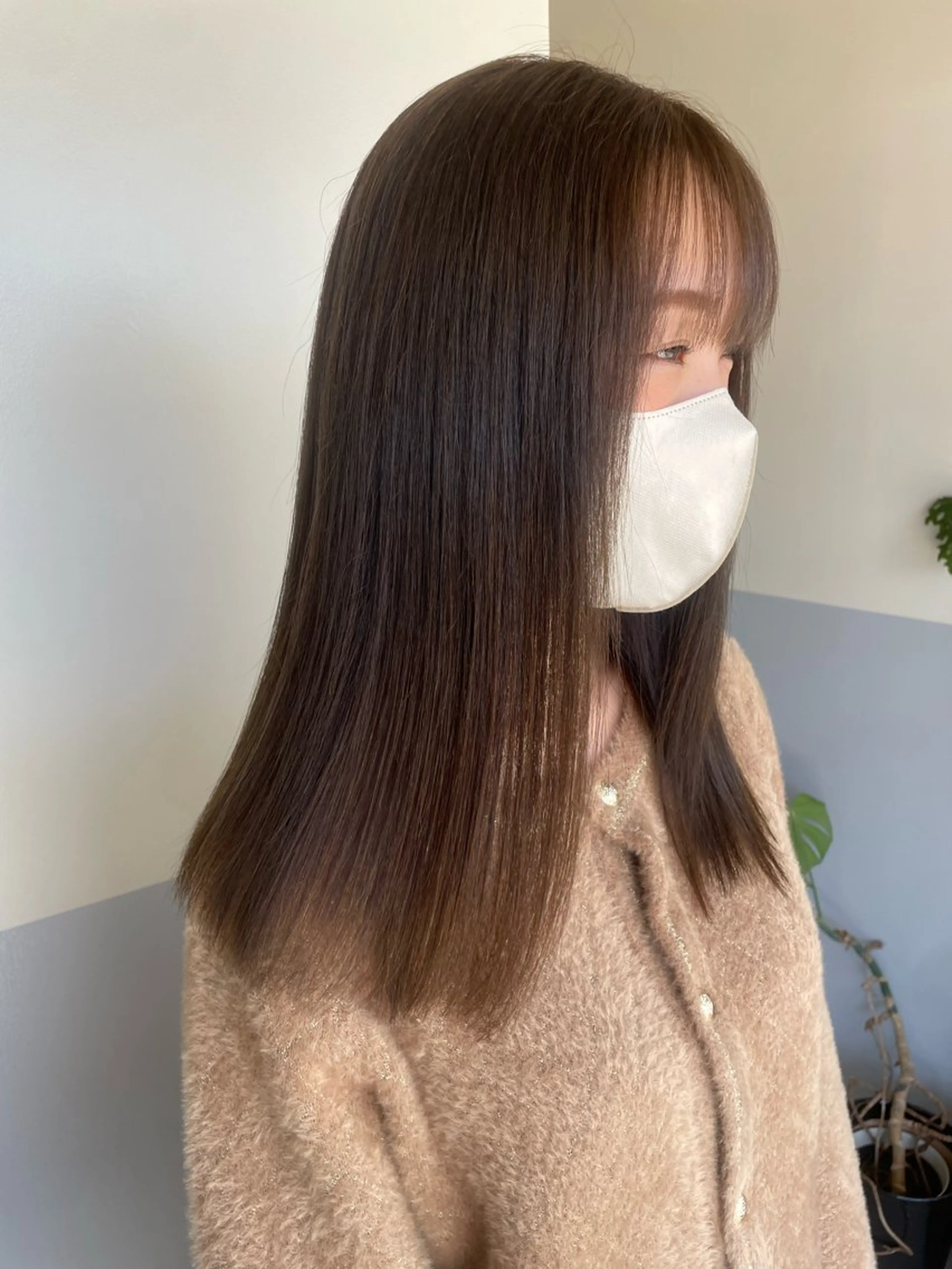 セミロング アッシュ アッシュグレー 小久保 里紗のヘアスタイル