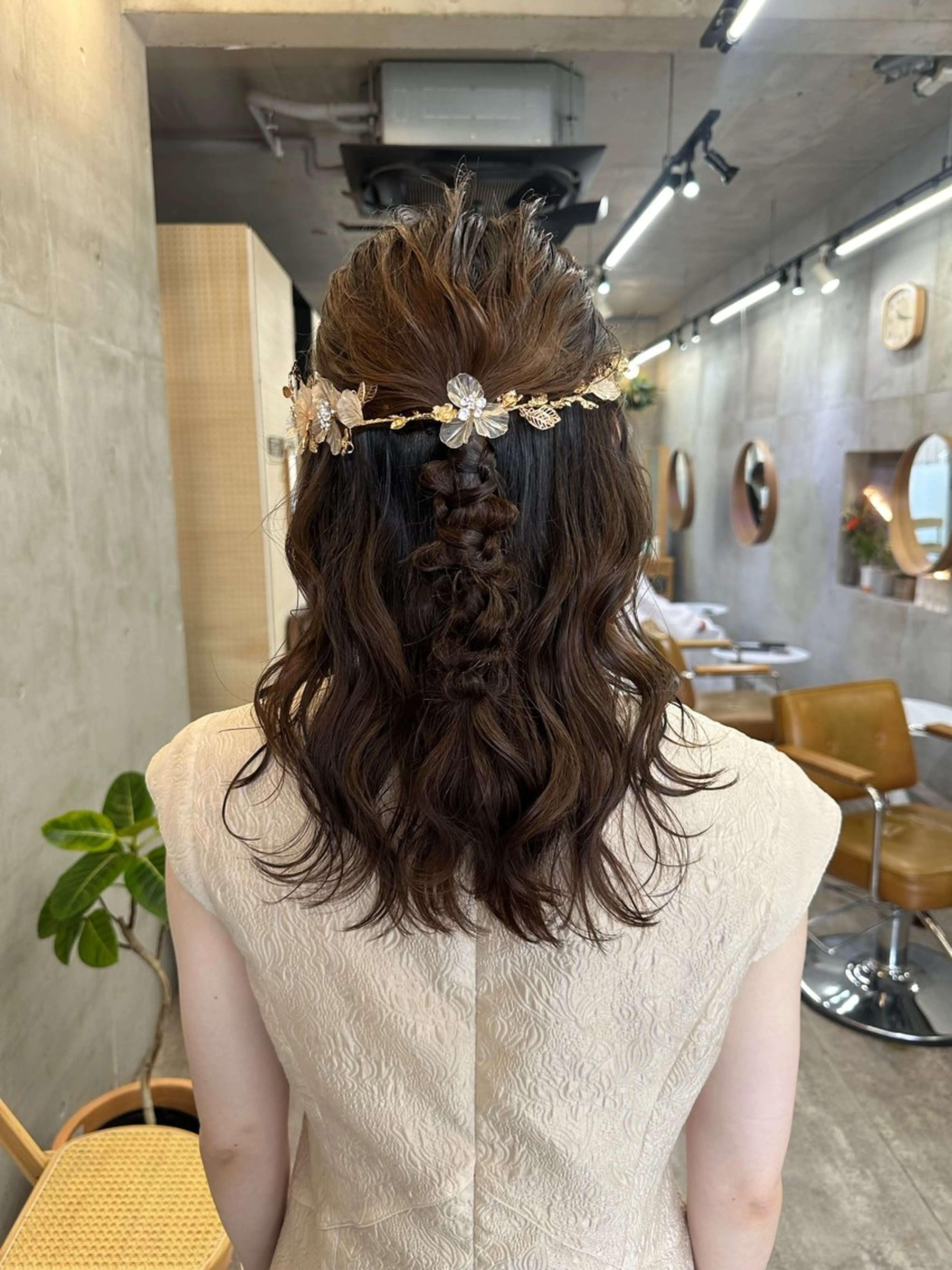 ミディアム カラー ヘアアレンジ ハーフアップ ベージュカラー ブリーチ ブラウンカラー ケアブリーチ ヘアセット カットモデル募集中 ／HARUKA🎀のヘアスタイル