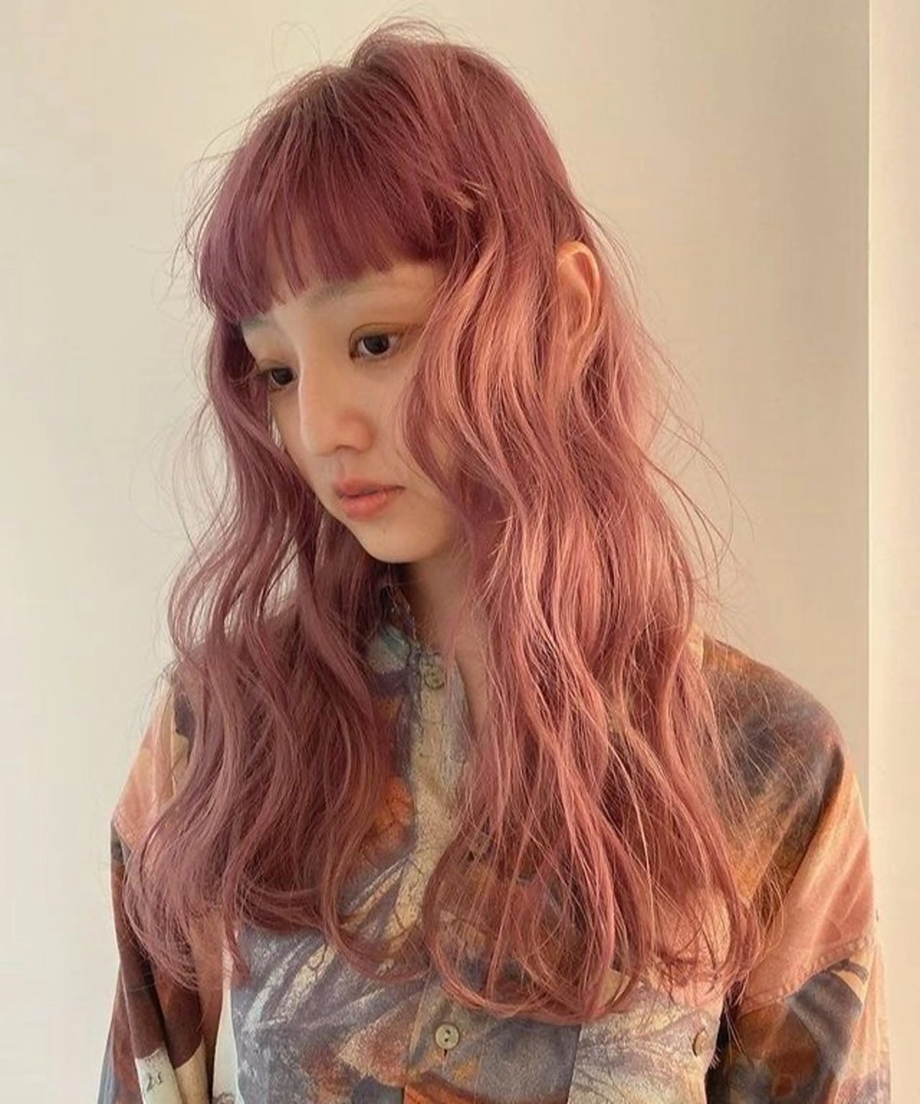 カラー ヘアカラー 愛加ブリーチ・ レイヤー・パーマのヘアスタイル