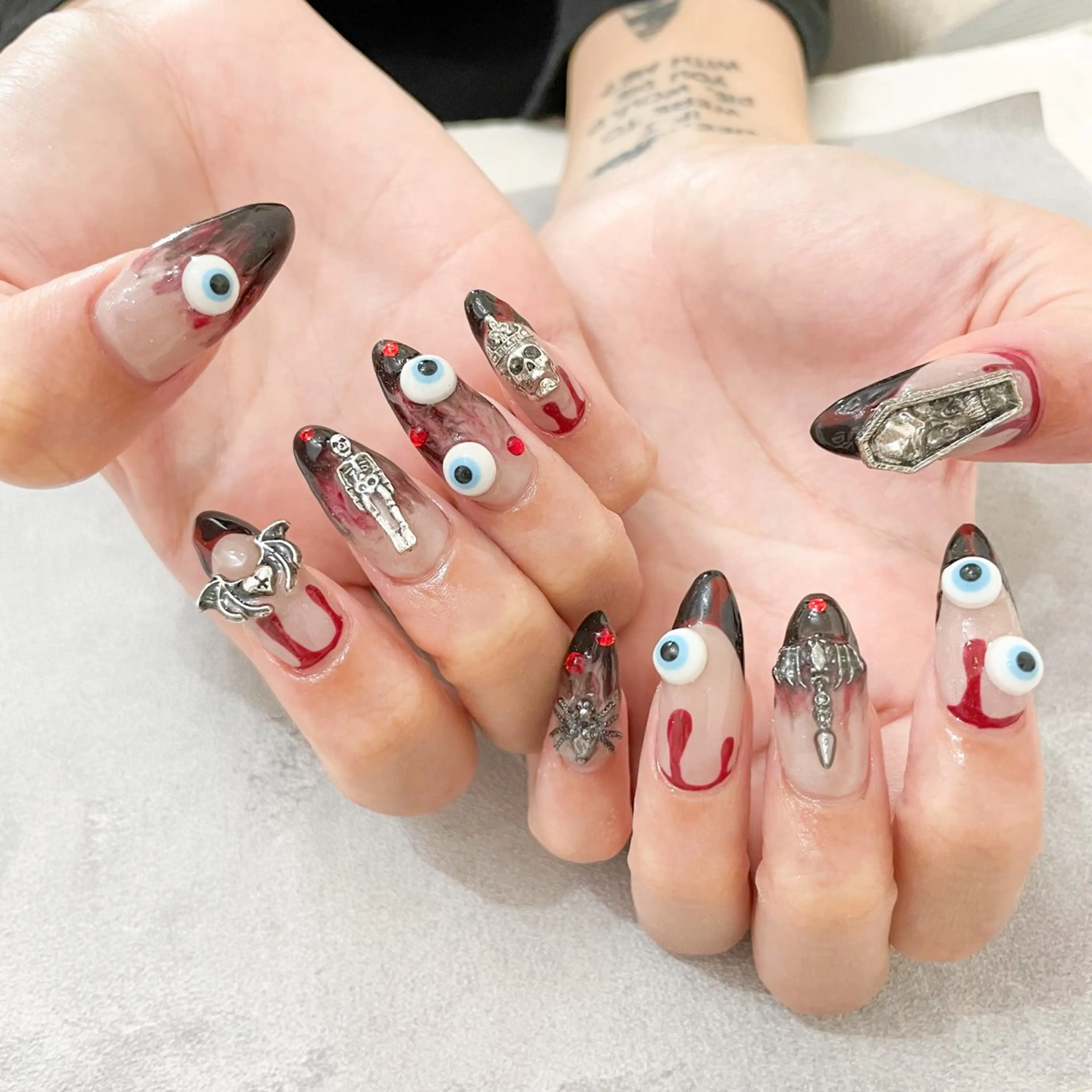 ネイル ハンドネイル ゴテゴテ💙ワンホン リオナのネイルデザイン