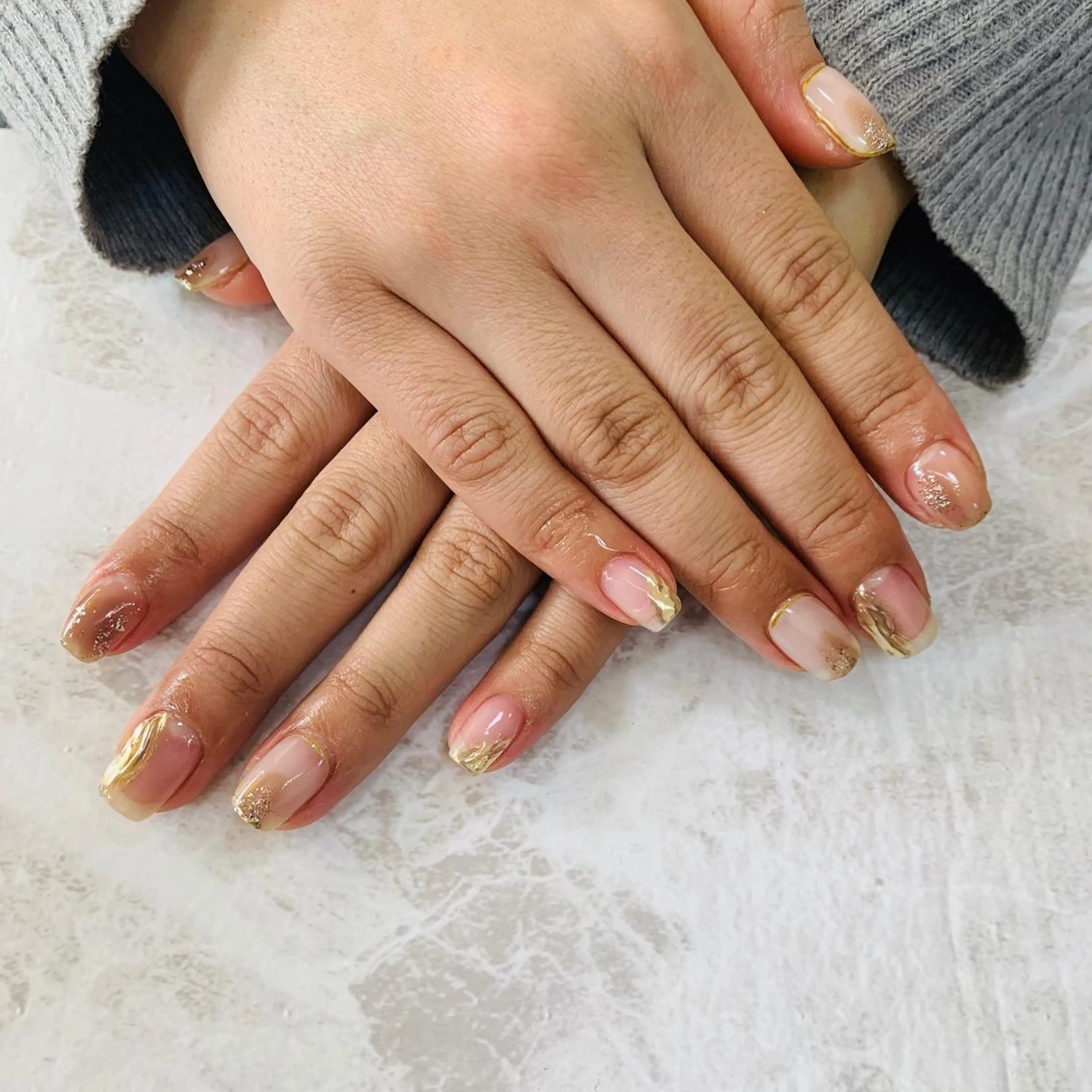 ネイル ミラーネイル ニュアンスネイル Feliz 楽しいネイルサロンのネイルデザイン