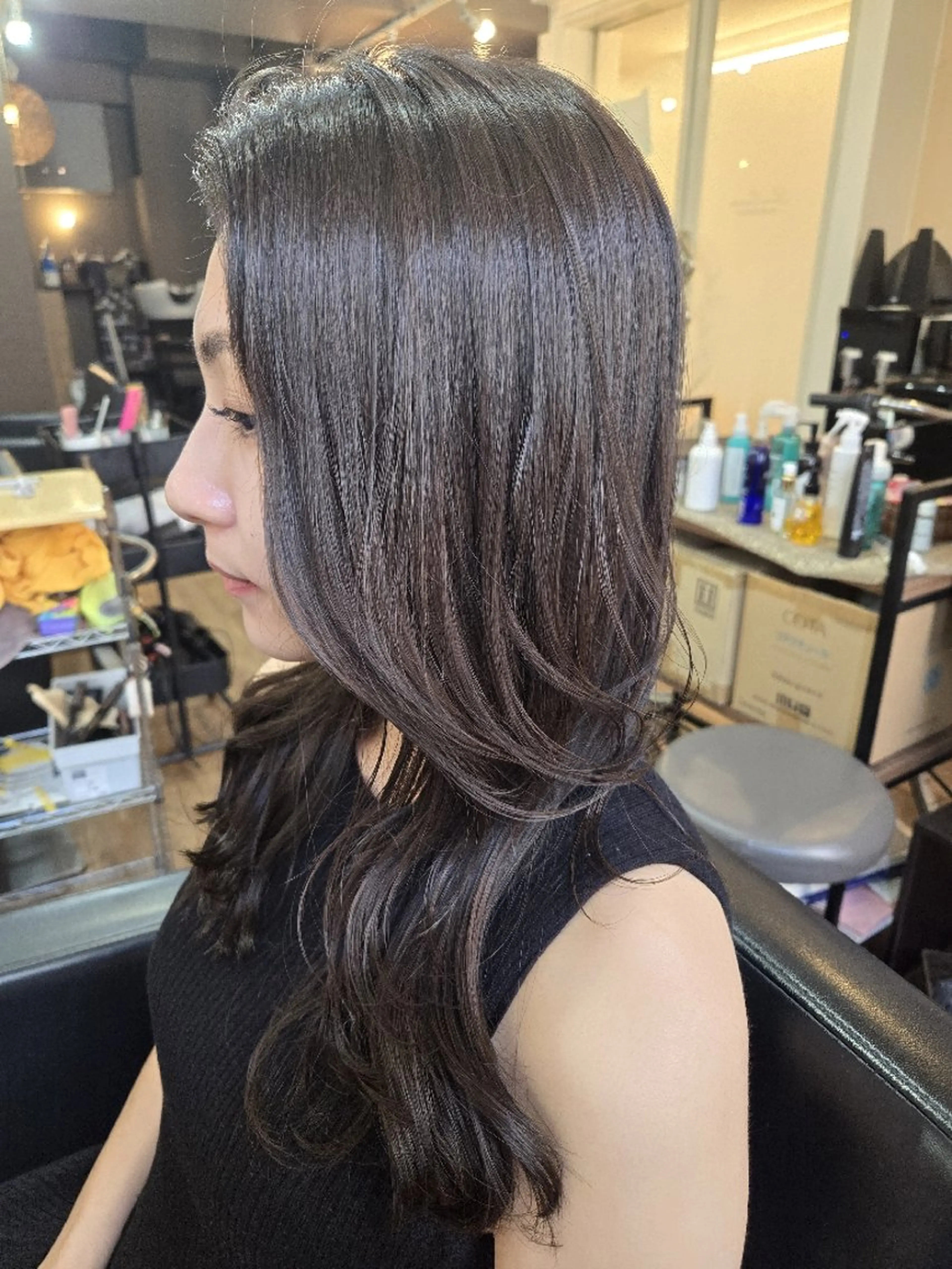 セミロング カラー アッシュ アッシュグレー アッシュグレージュ グレージュ レイヤーカット Seven Quarterのヘアスタイル