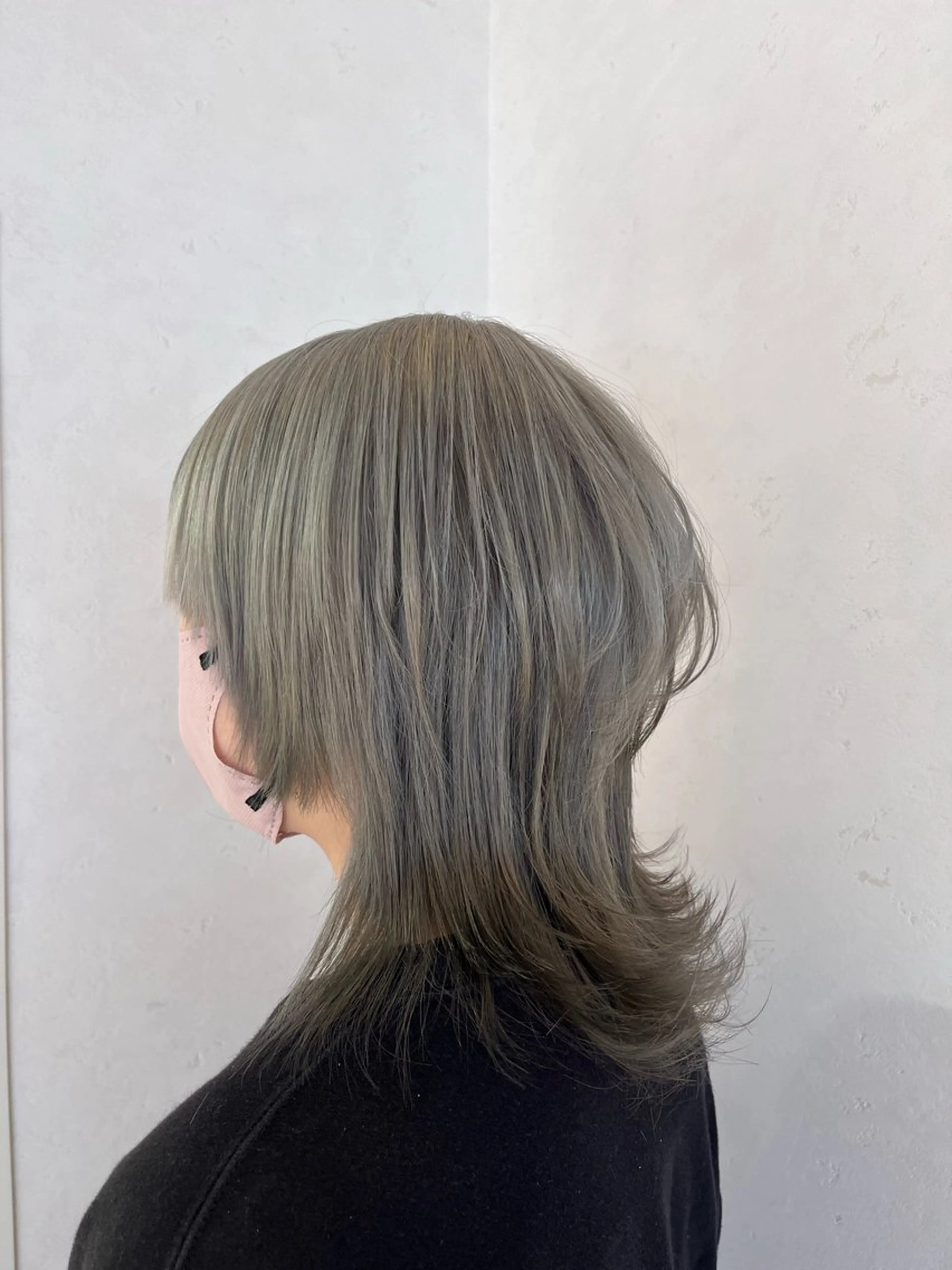 ミディアム カラー ブリーチ 透明感カラー シルバー ウルフカット まつパモデル募集中！ Lia中央林間　由喜のマツエク・マツパデザイン