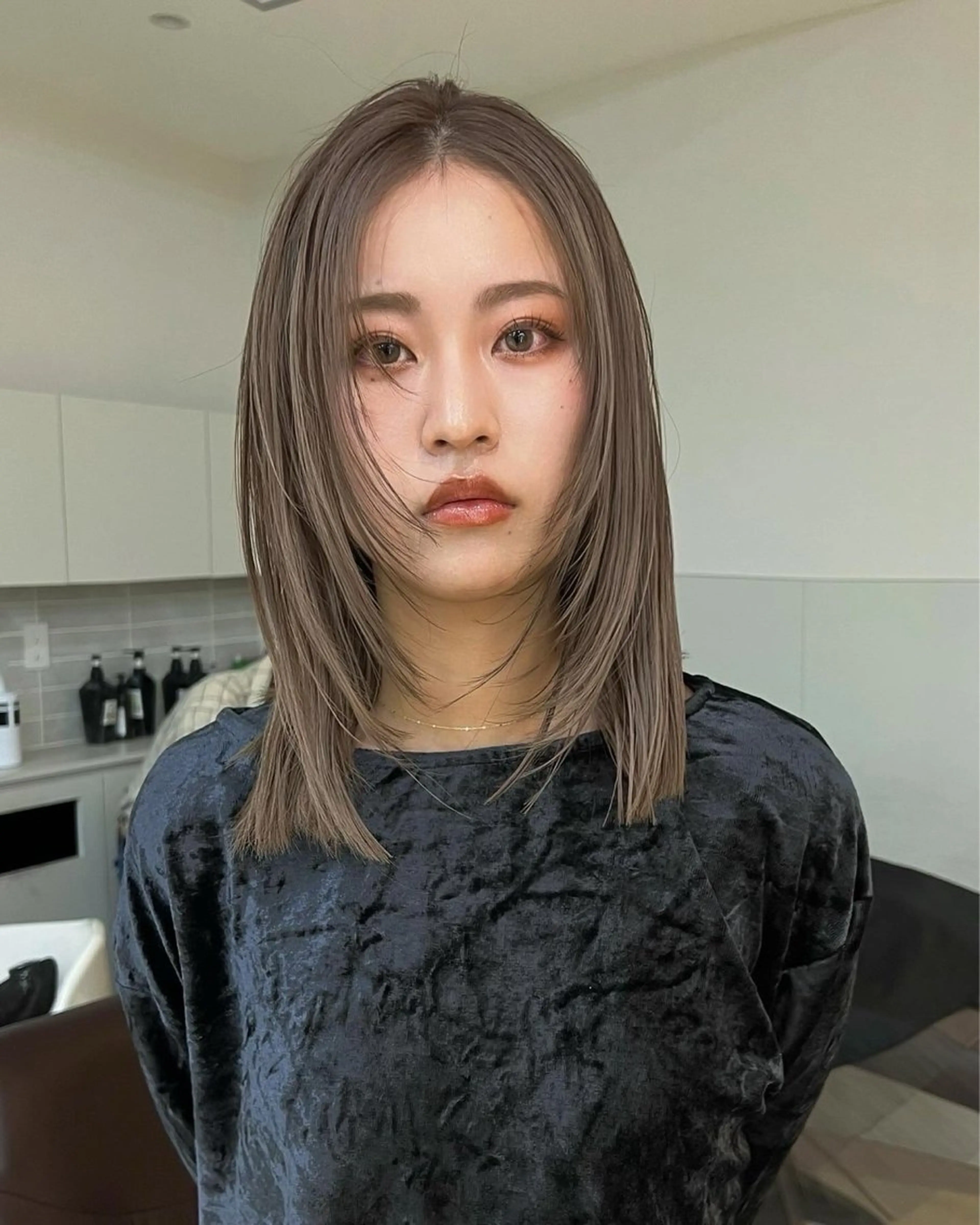 ミディアム カラー ブリーチ ブロンド ケアブリーチ 透明感カラー ダブルカラー レイヤー専門家 ダブルカラー修のヘアスタイル