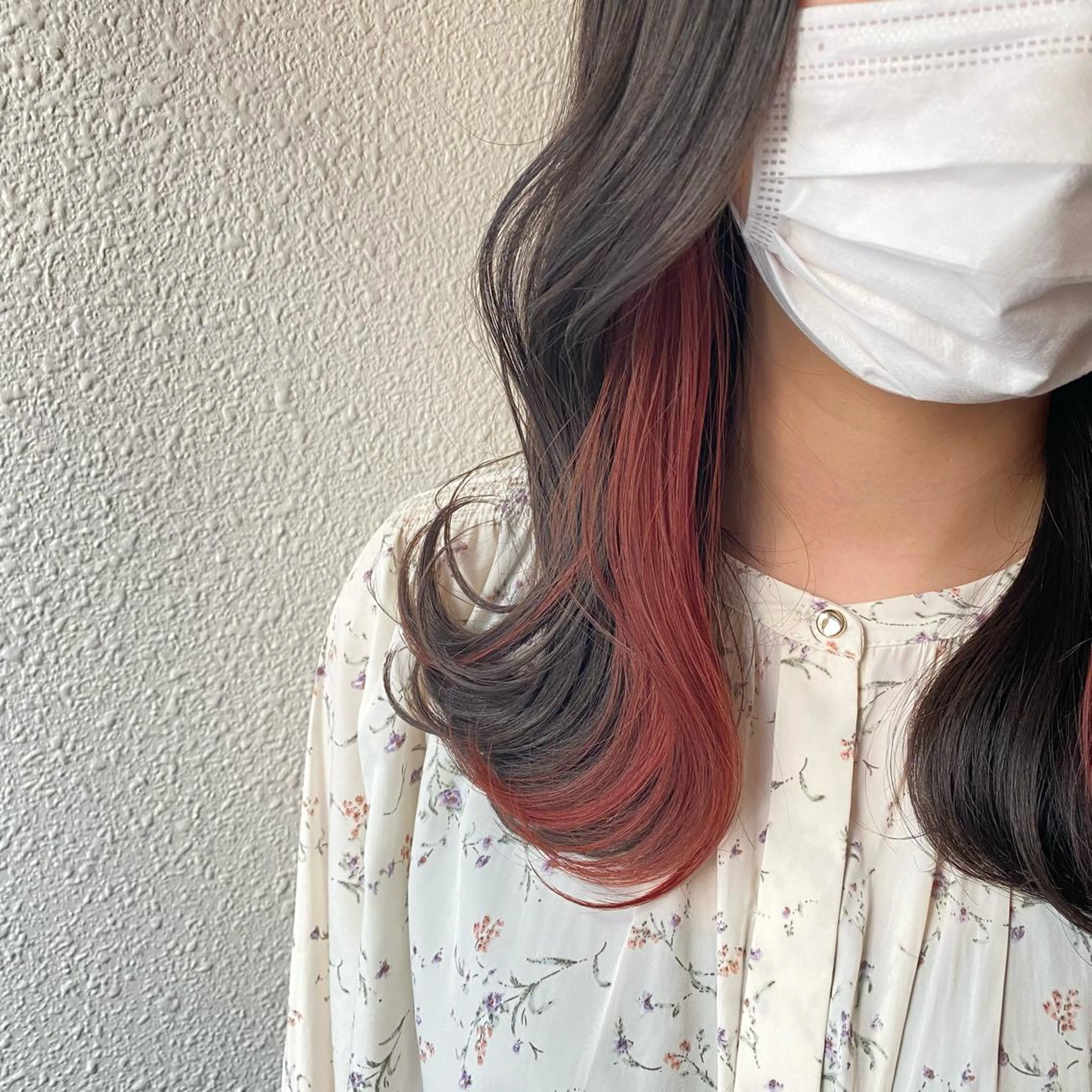 セミロング カラー レッドカラー あさだ しゅうたろうのヘアスタイル