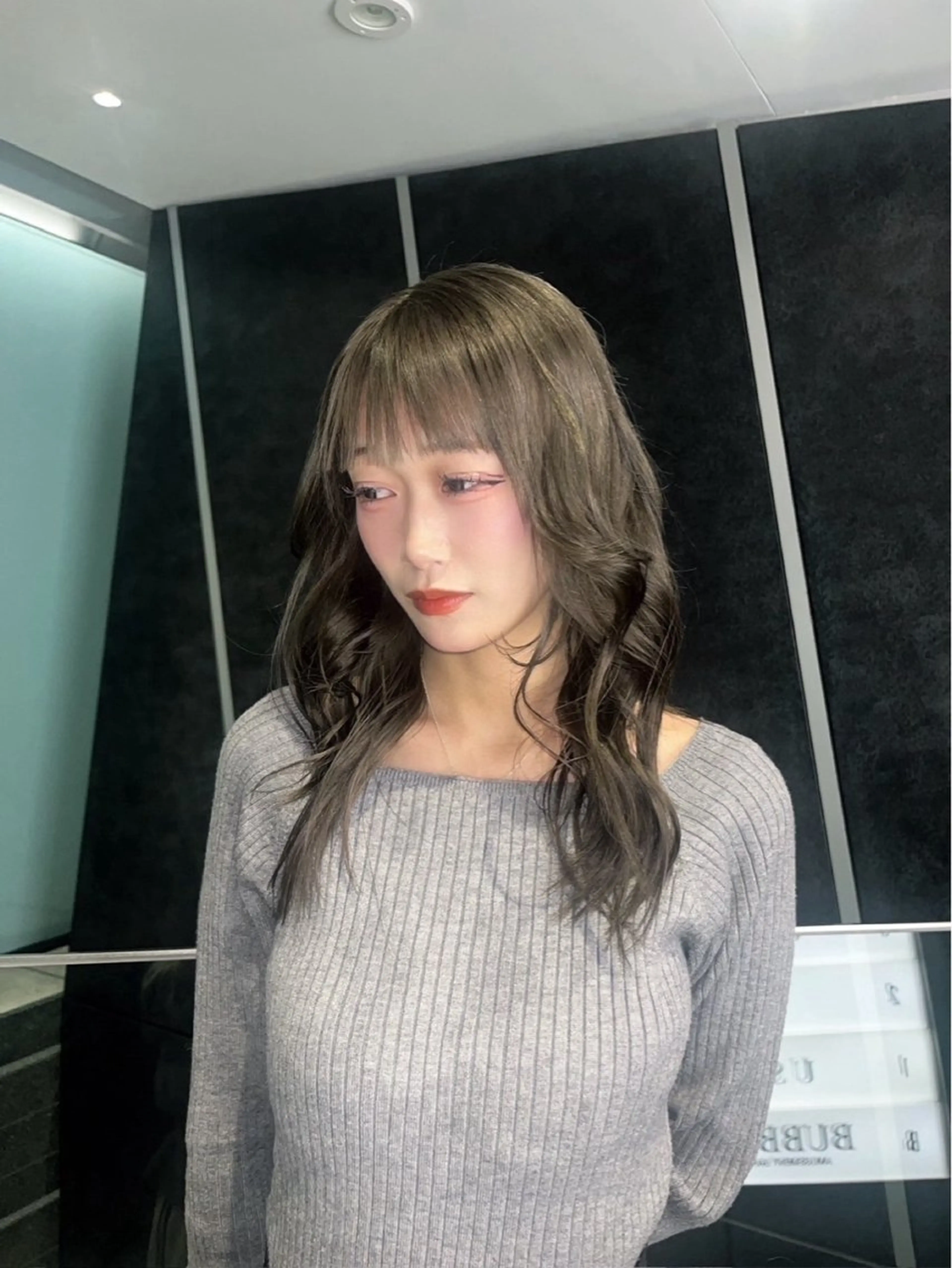 セミロング カラー ヘアカラー ✩.*Aise⟡.· 艶カラー🐈‍⬛🩶のヘアスタイル