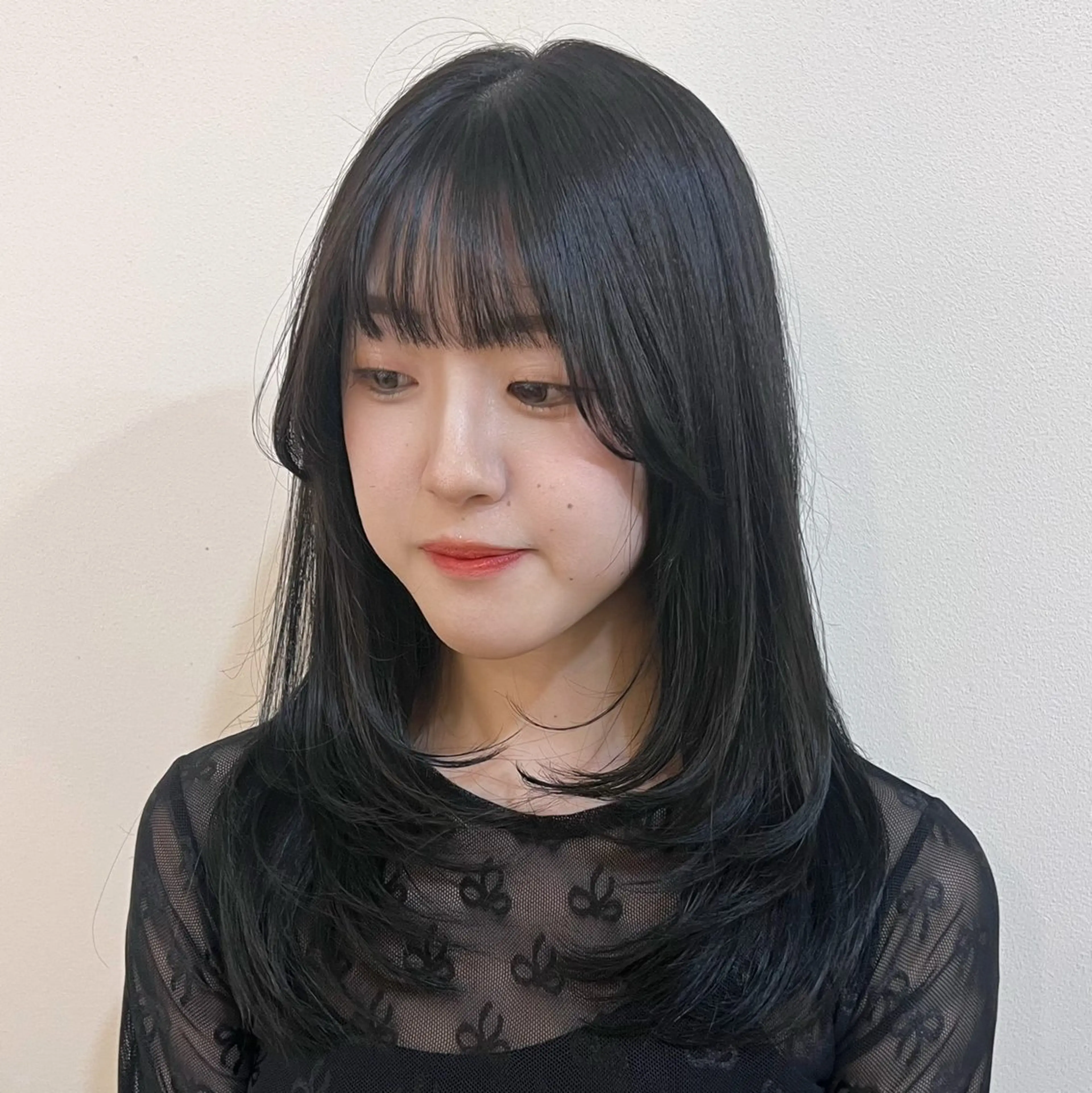 ロング カラー パーマ ベージュカラー 黒髪 ブルーカラー ブルーブラック ブラウンカラー カット ヘアカラー 縮毛矯正 トリートメント akira｜ 透明感ベージュ｜梅田のヘアスタイル