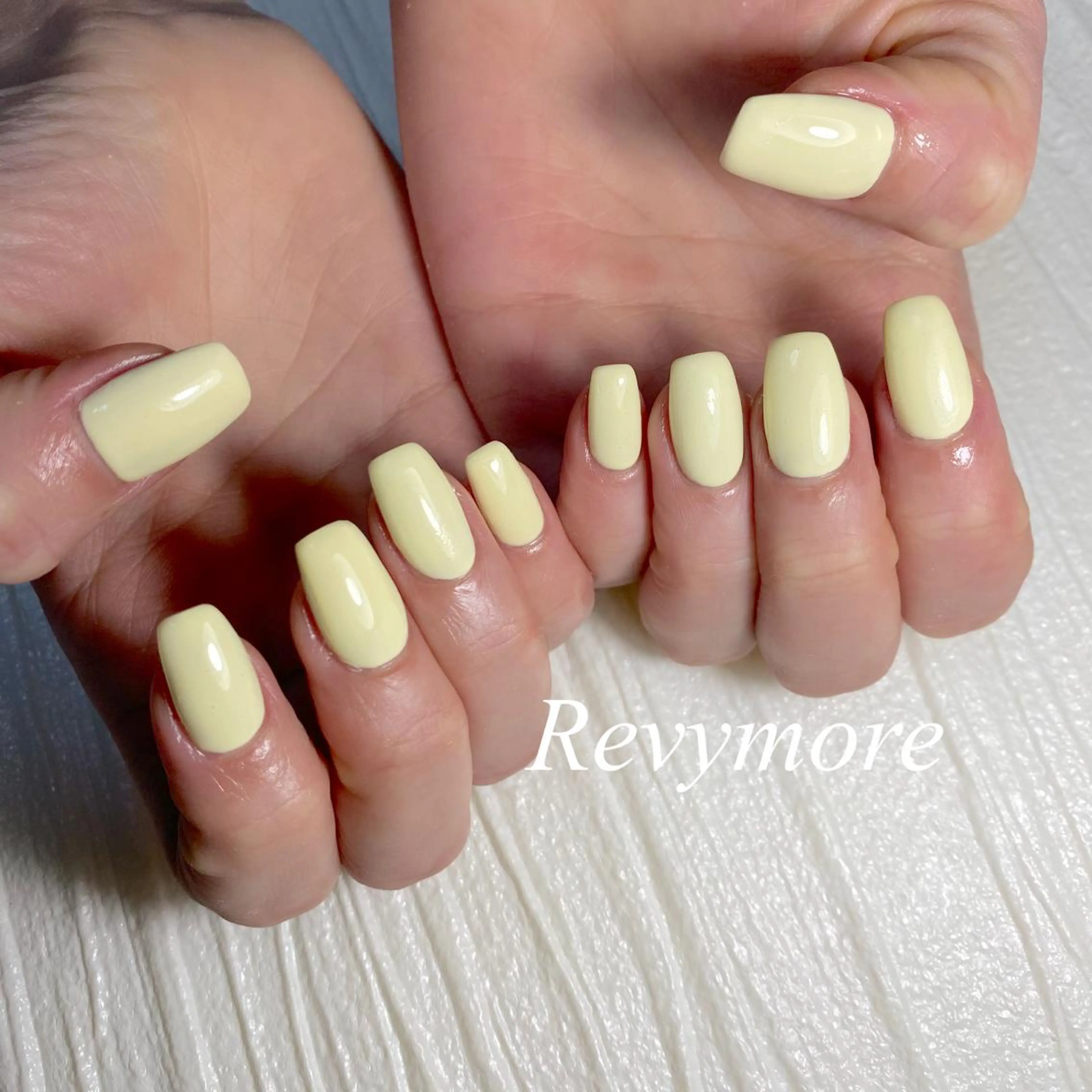 ショート ネイル イエローカラー ジェルネイル ニュアンスネイル オフィスネイル パステルネイル nail salon Revymoreのネイルデザイン