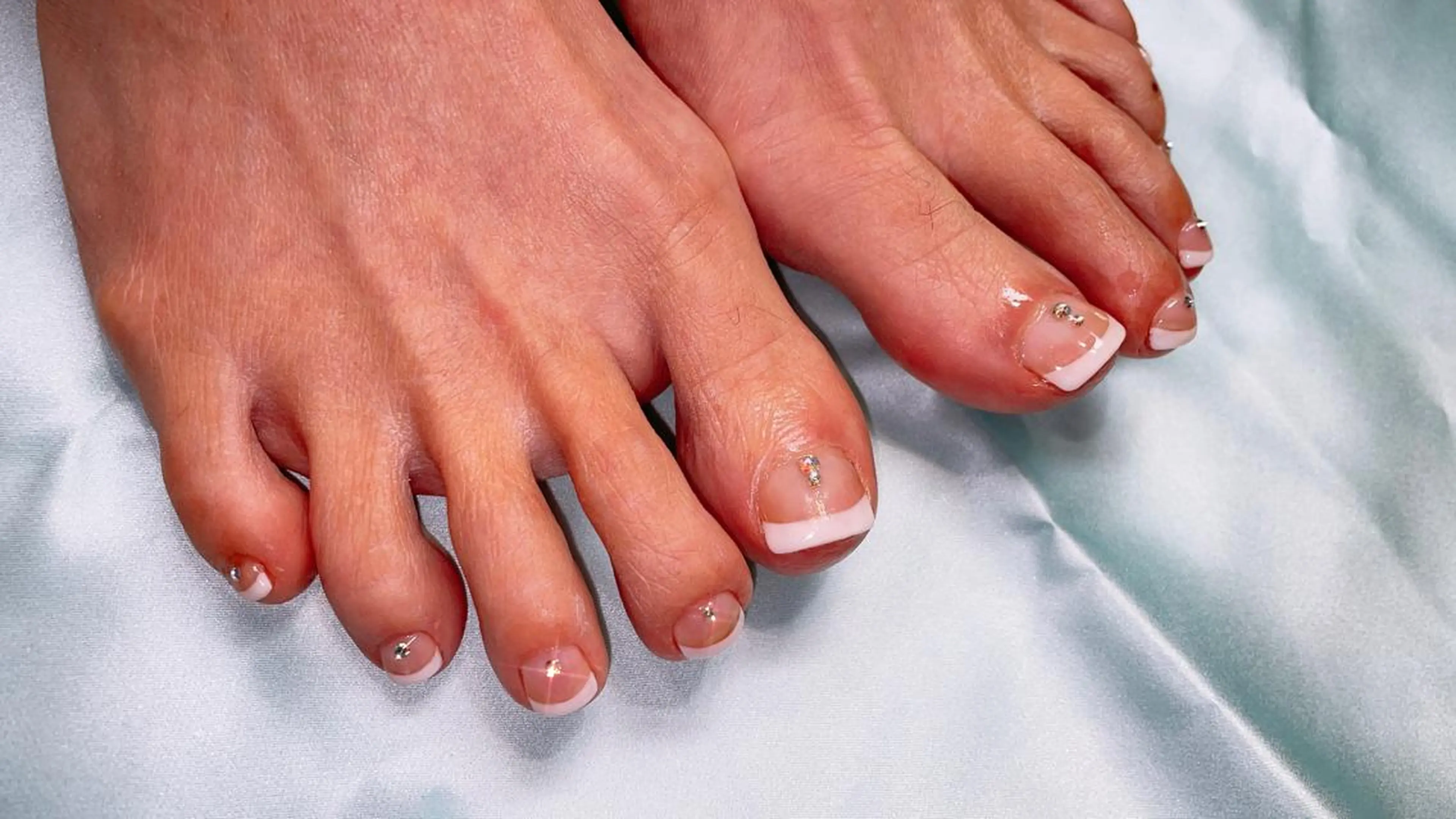 ネイル フットネイル VIERU 🌈🎀💖のネイルデザイン