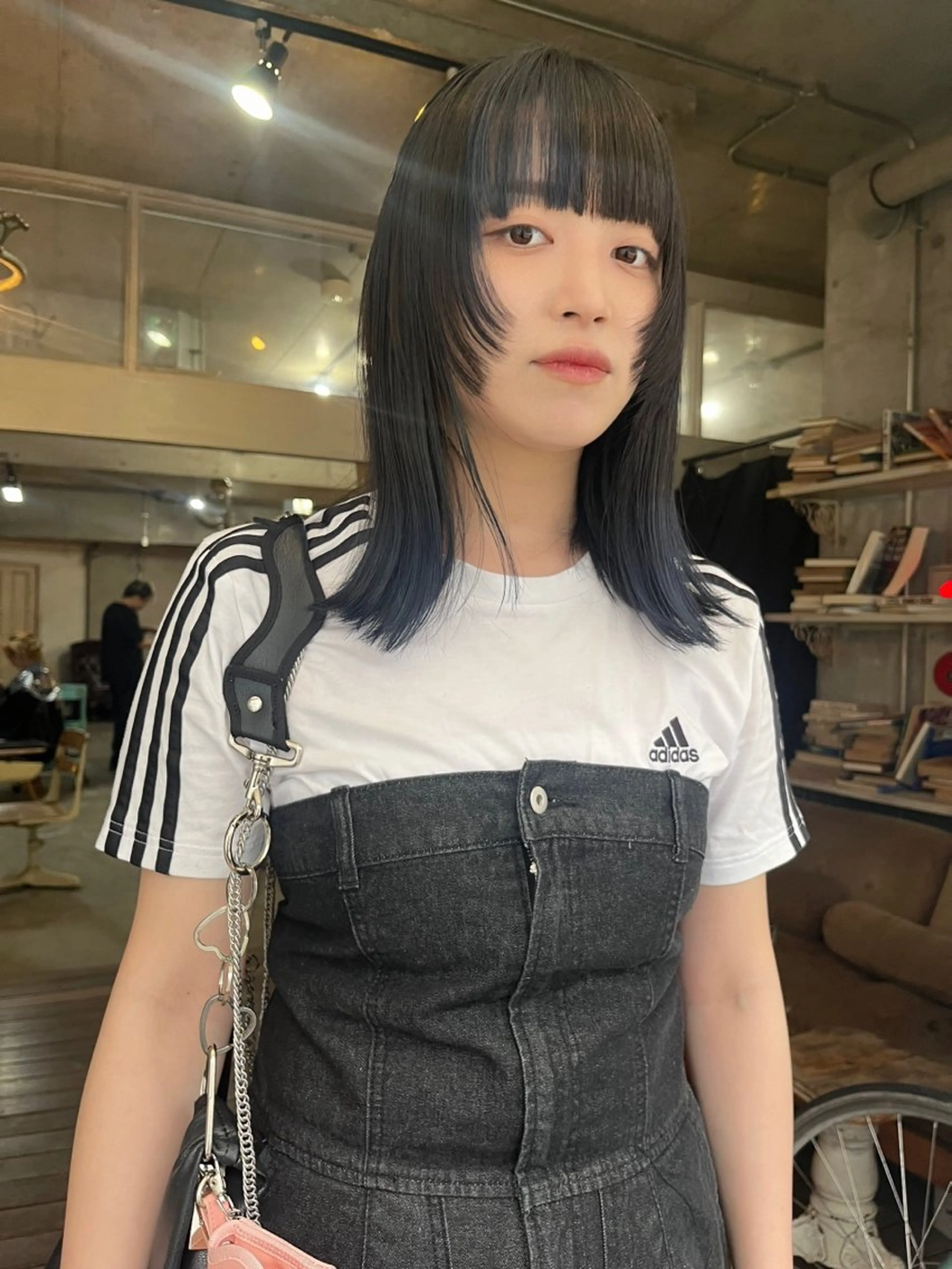 ミディアム カット ヘアカラー トリートメント ハイトーン/顔まわり レイヤー/YUKAのヘアスタイル