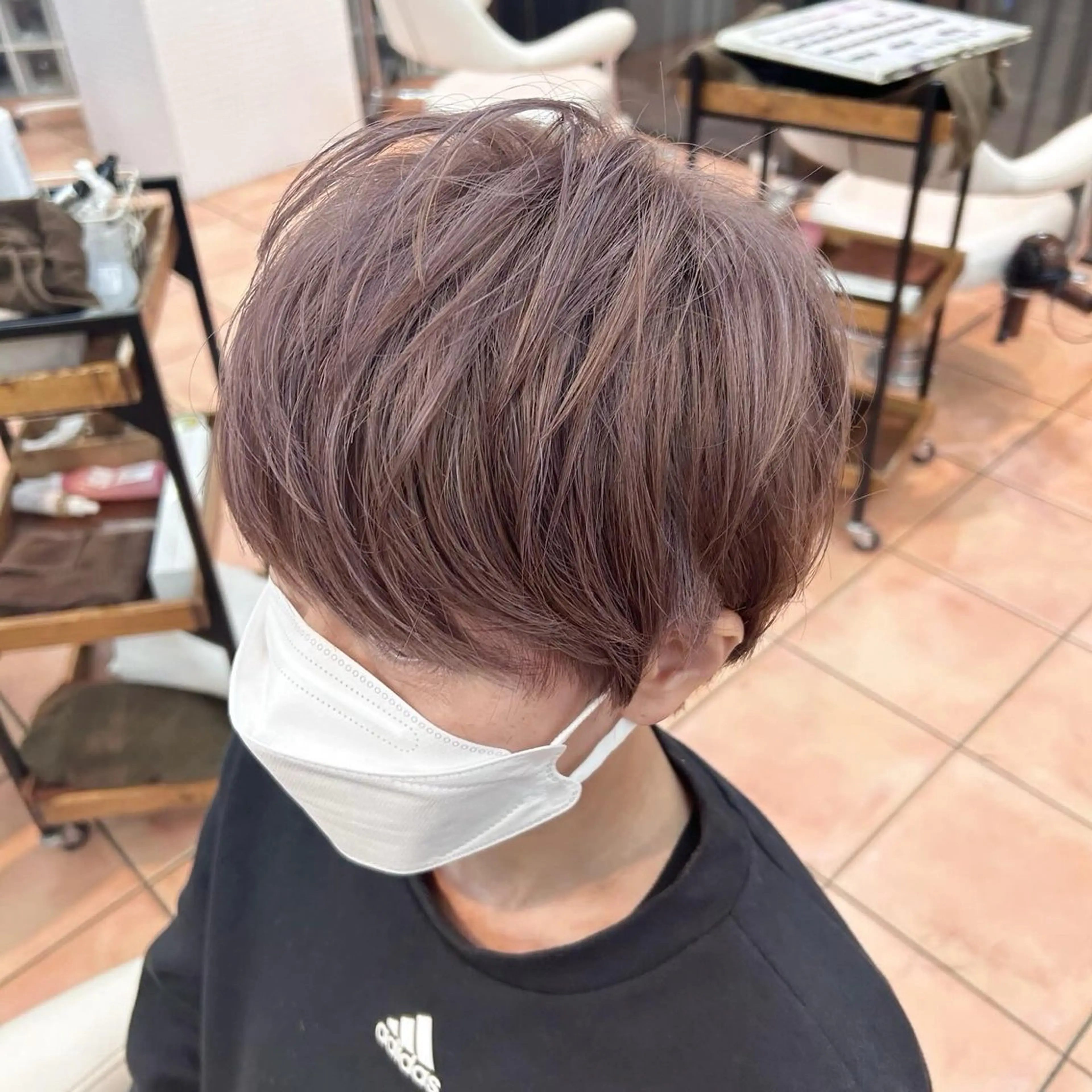 ショート カラー ブリーチ グレージュ ピンクカラー カット ヘアカラー ayaka 大宮のヘアスタイル