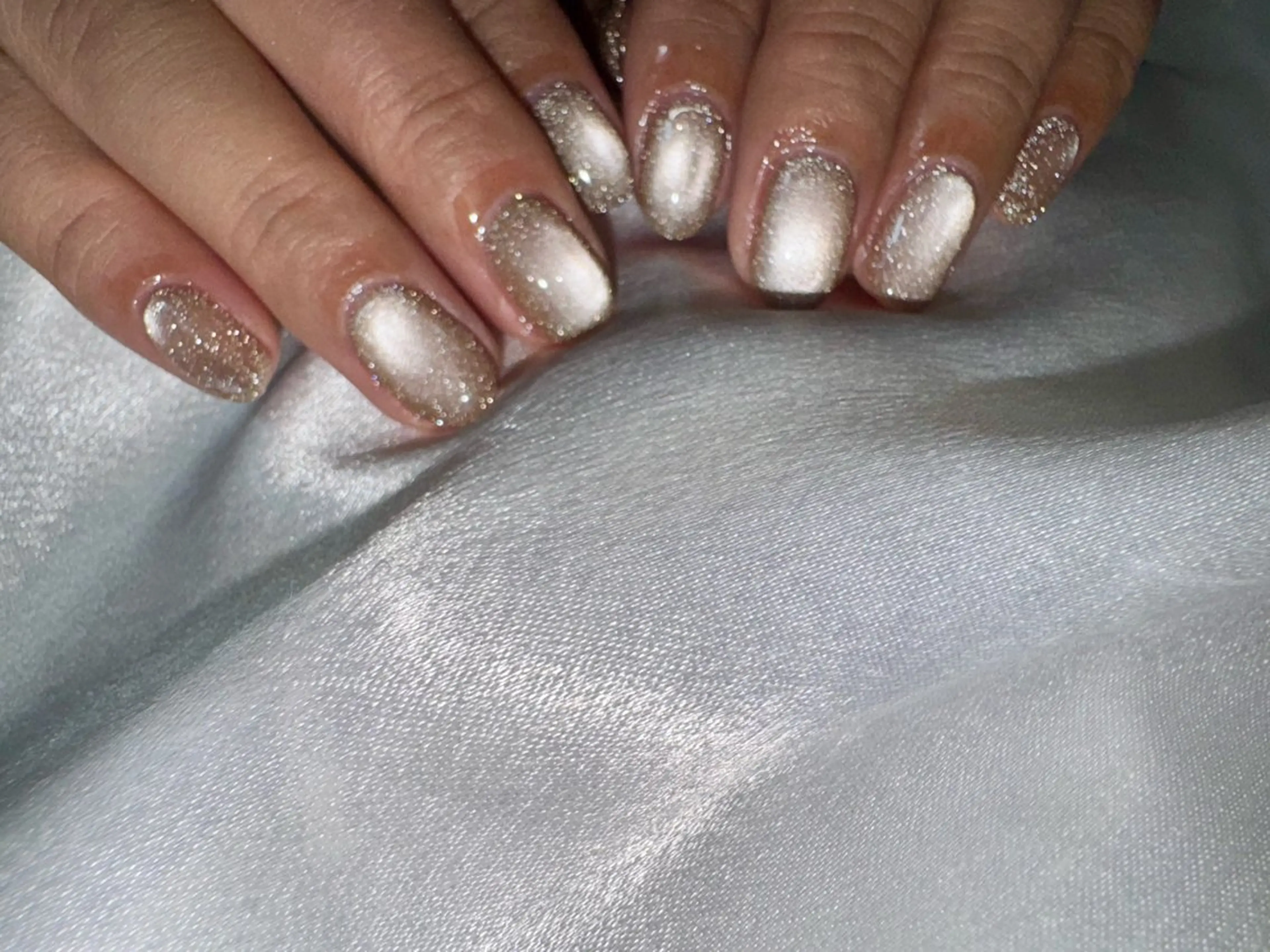 ネイル オーロラネイル 桜ネイル フラッシュネイル フラッシュマグ フラワーネイル ハンドネイル kikinail 溝の口のネイルデザイン