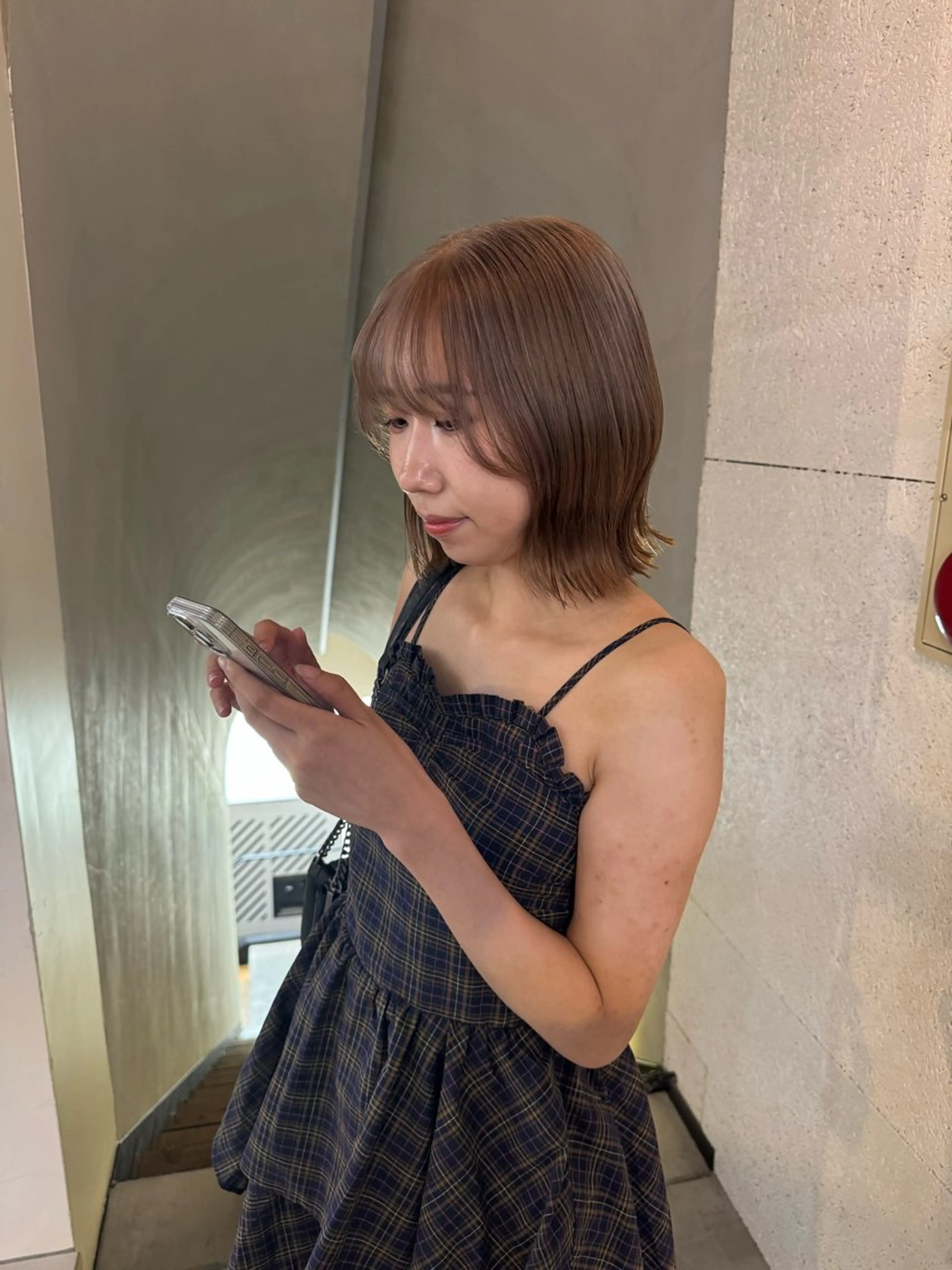 ミディアム カラー ブリーチ グレージュ ミルクティーグレージュ トリートメント 詩音 ／札幌美容師のヘアスタイル