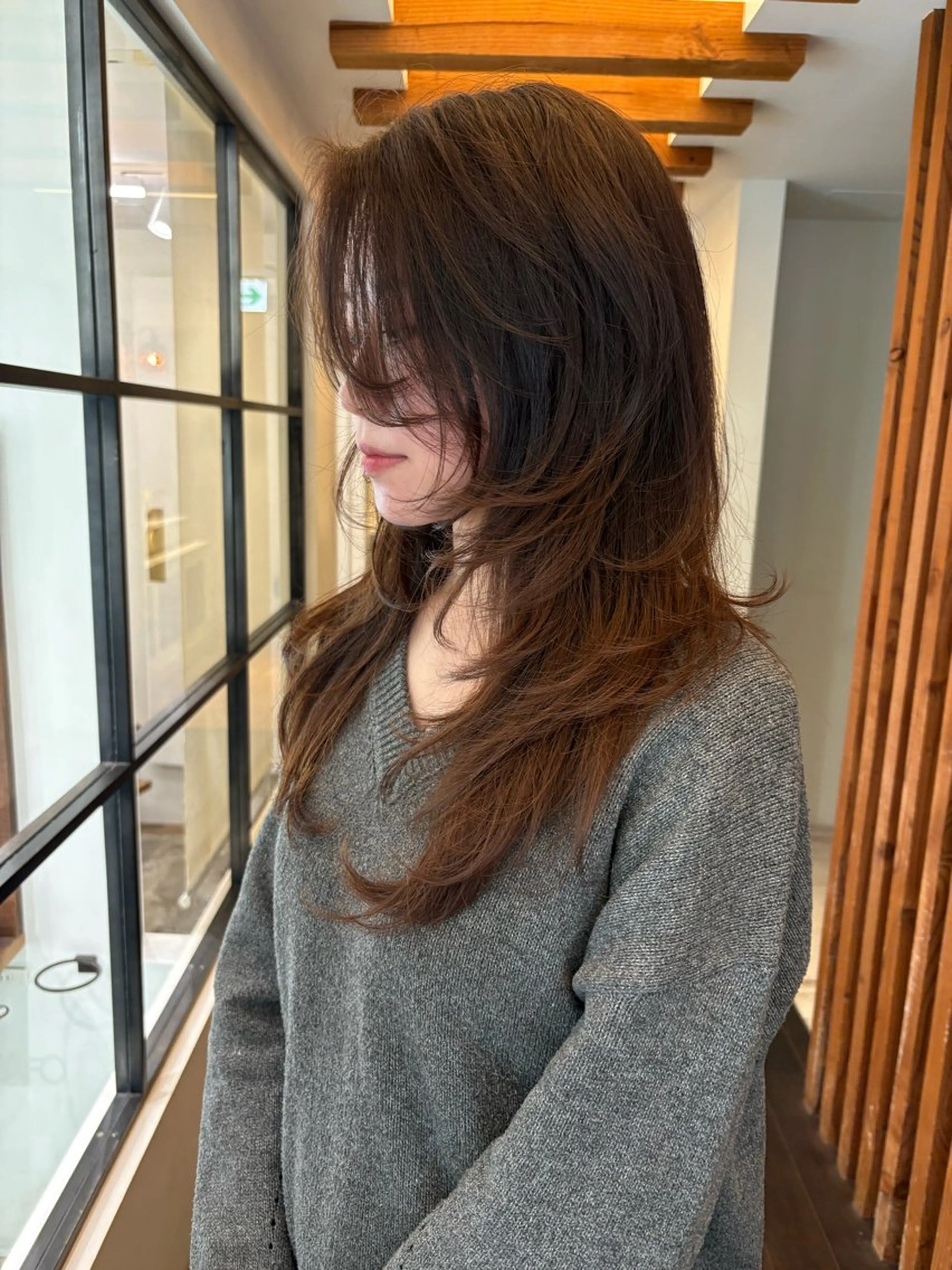 ロング ハッシュカット レイヤーカット カット リカ/ハイトーン ・オリーブ🍀のヘアスタイル