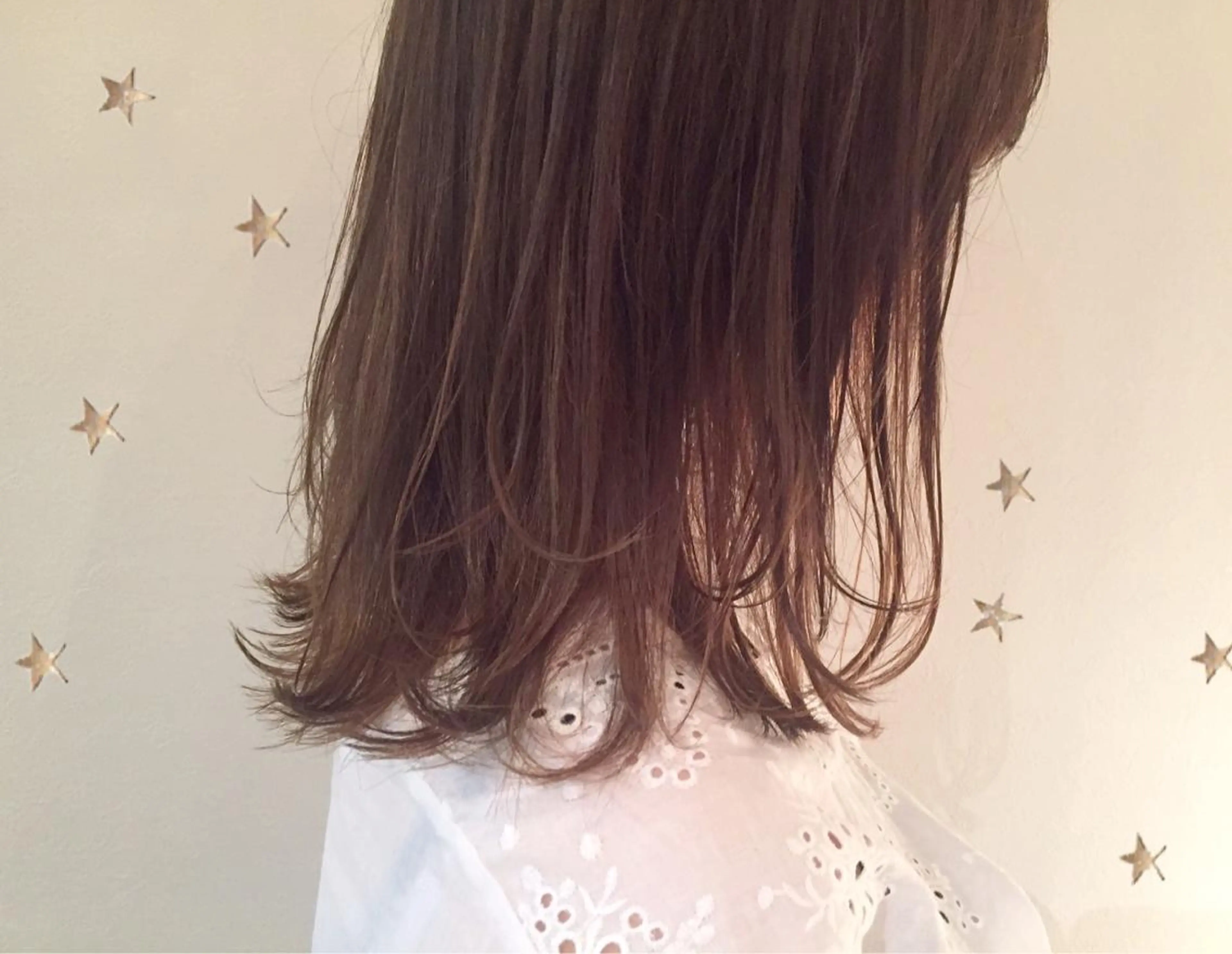 ミディアム アッシュ 市川 千夏のヘアスタイル