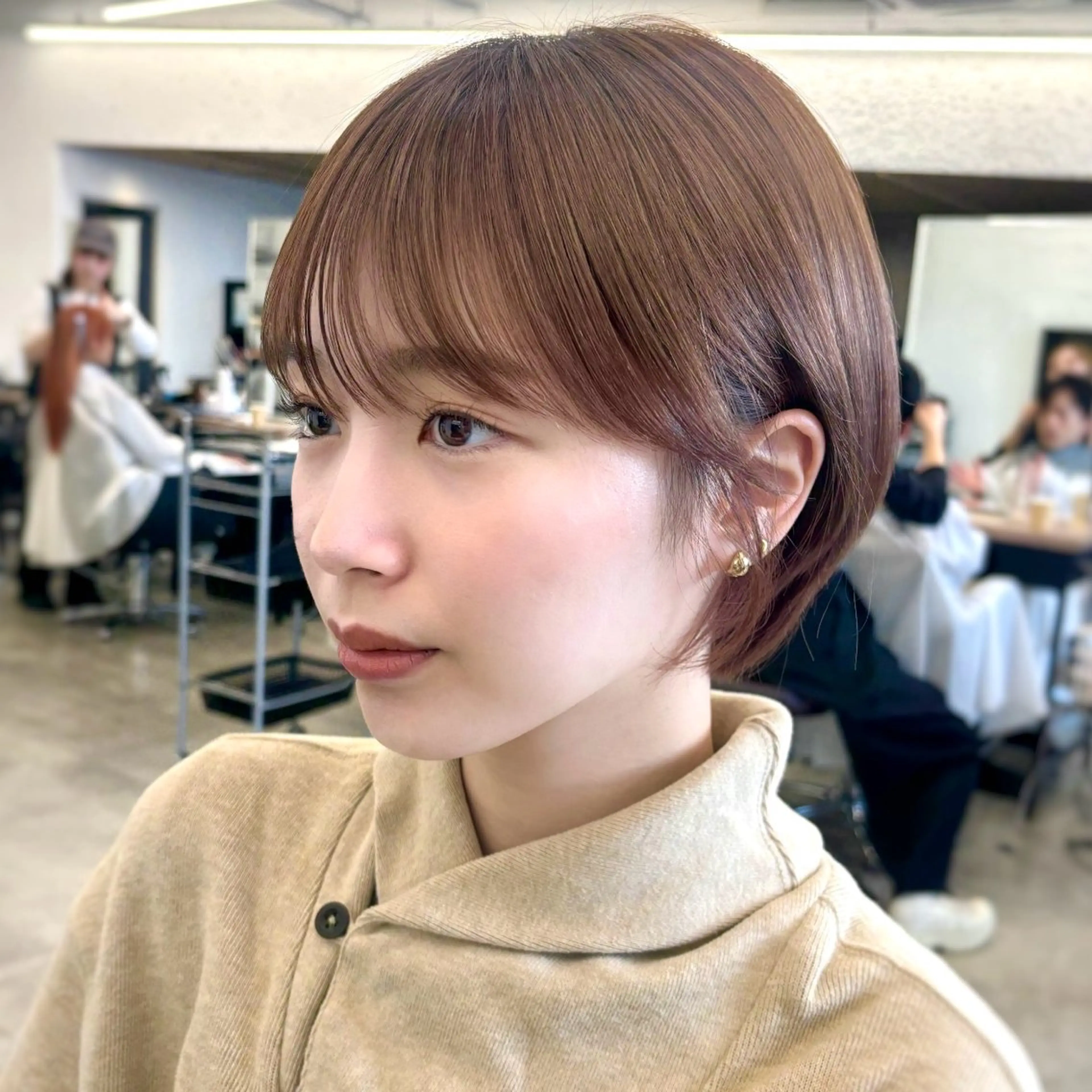 ショート カラー 丸みショート ベージュカラー ショートヘア カット ヘアカラー トリートメント 顔まわり🥨レイヤー /透明感/まいなのヘアスタイル