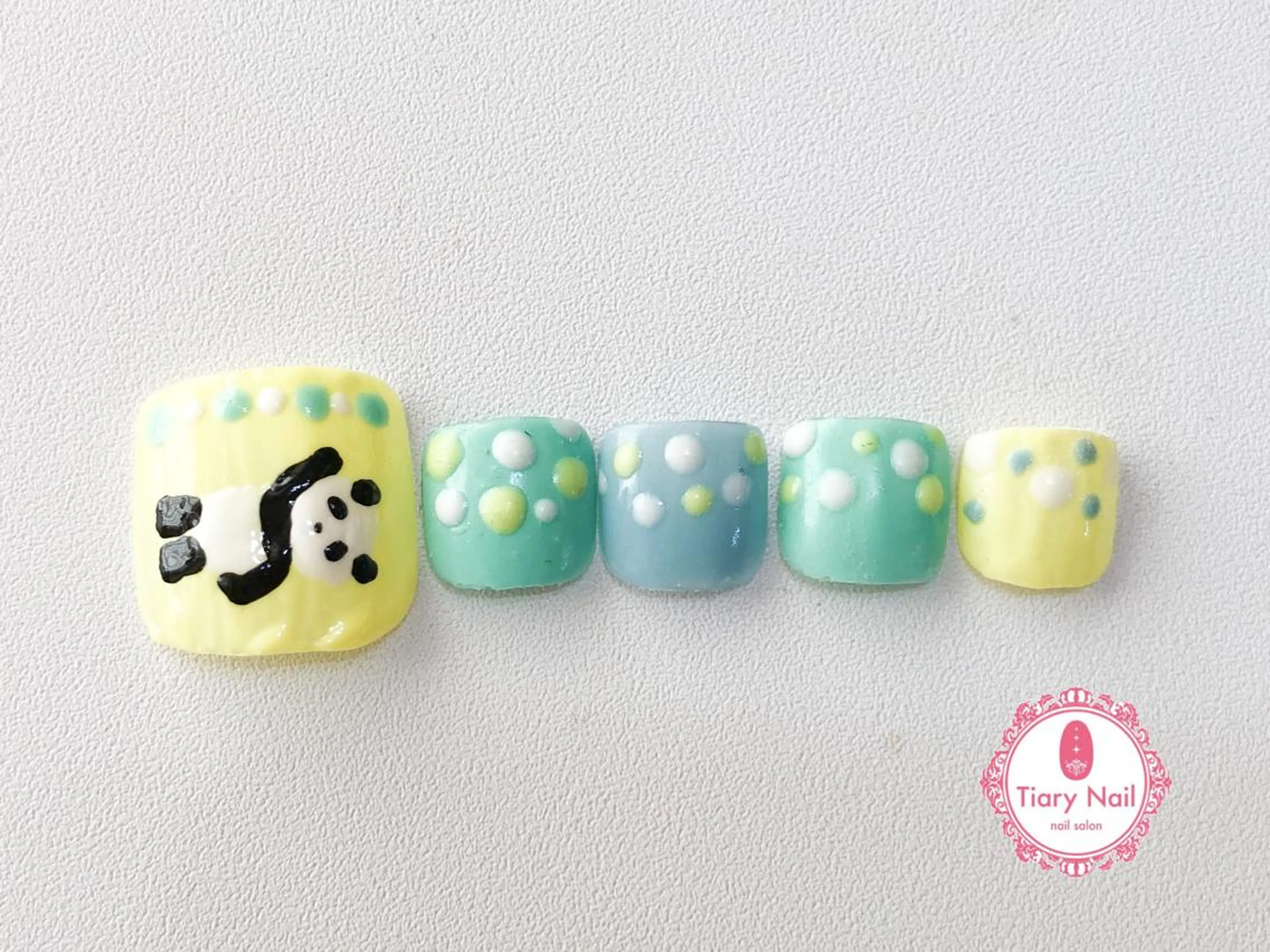 ネイル tiarynail K K🐼のネイルデザイン