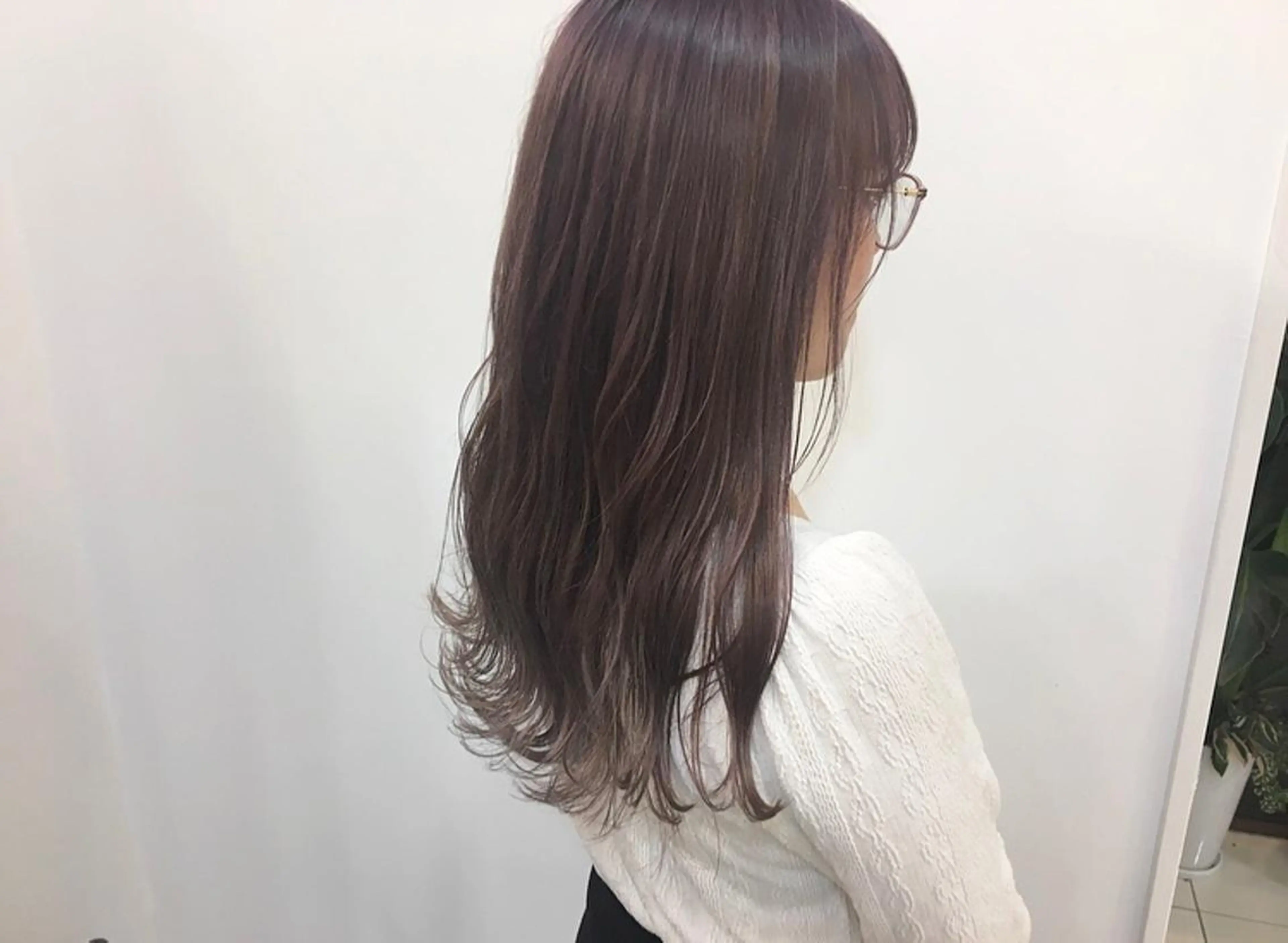 ロング カラー アッシュ ブリーチ 透明感カラー ラベンダーカラー ラベンダーアッシュ カット ヘアカラー トリートメント 鈴木 翔梧のヘアスタイル