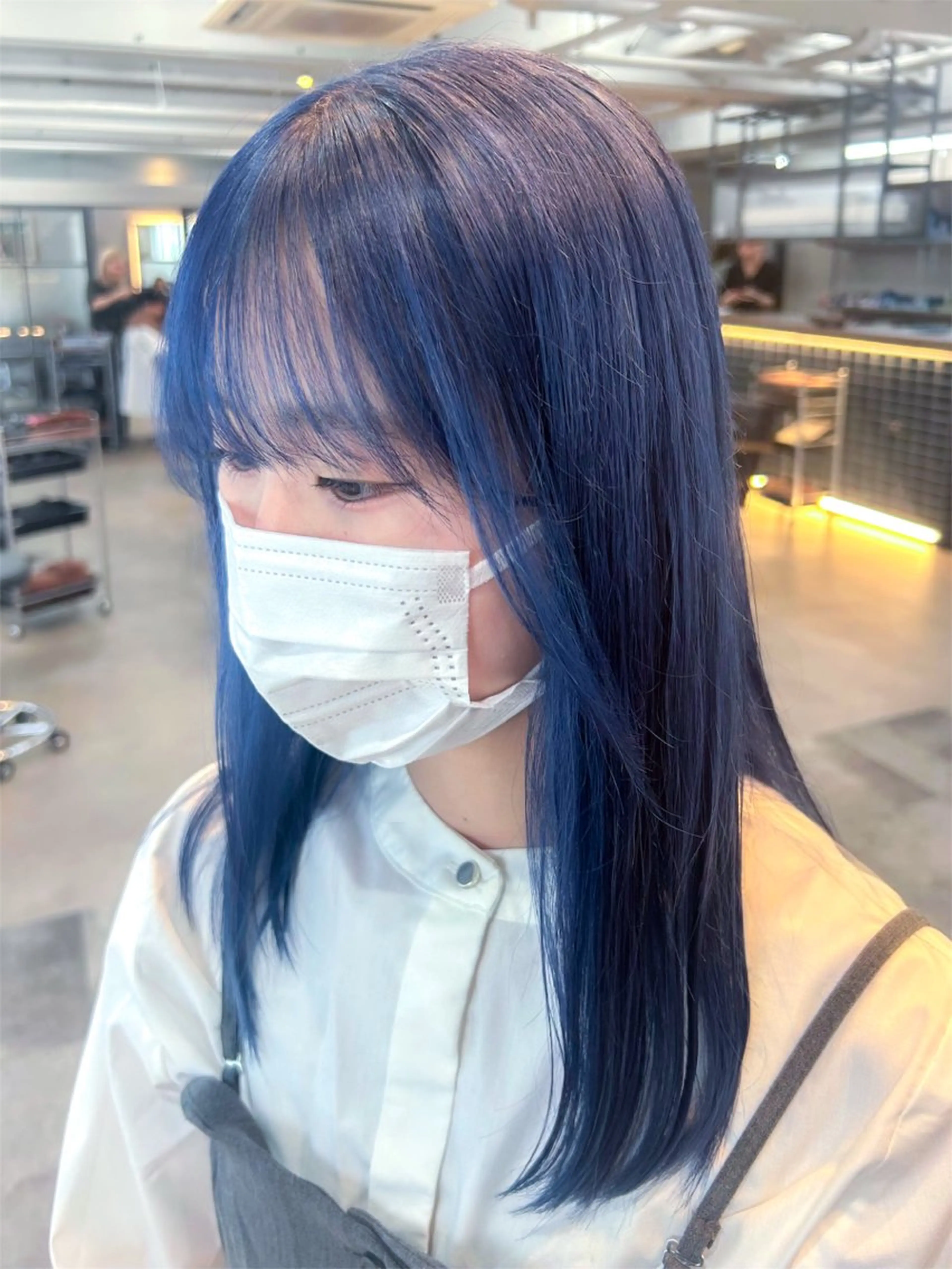 セミロング カラー ブロンド ブルーカラー ネイビーカラー ホワイトブロンド カット ヘアカラー レイヤー/ハイトーン 艶感/ririkaのヘアスタイル