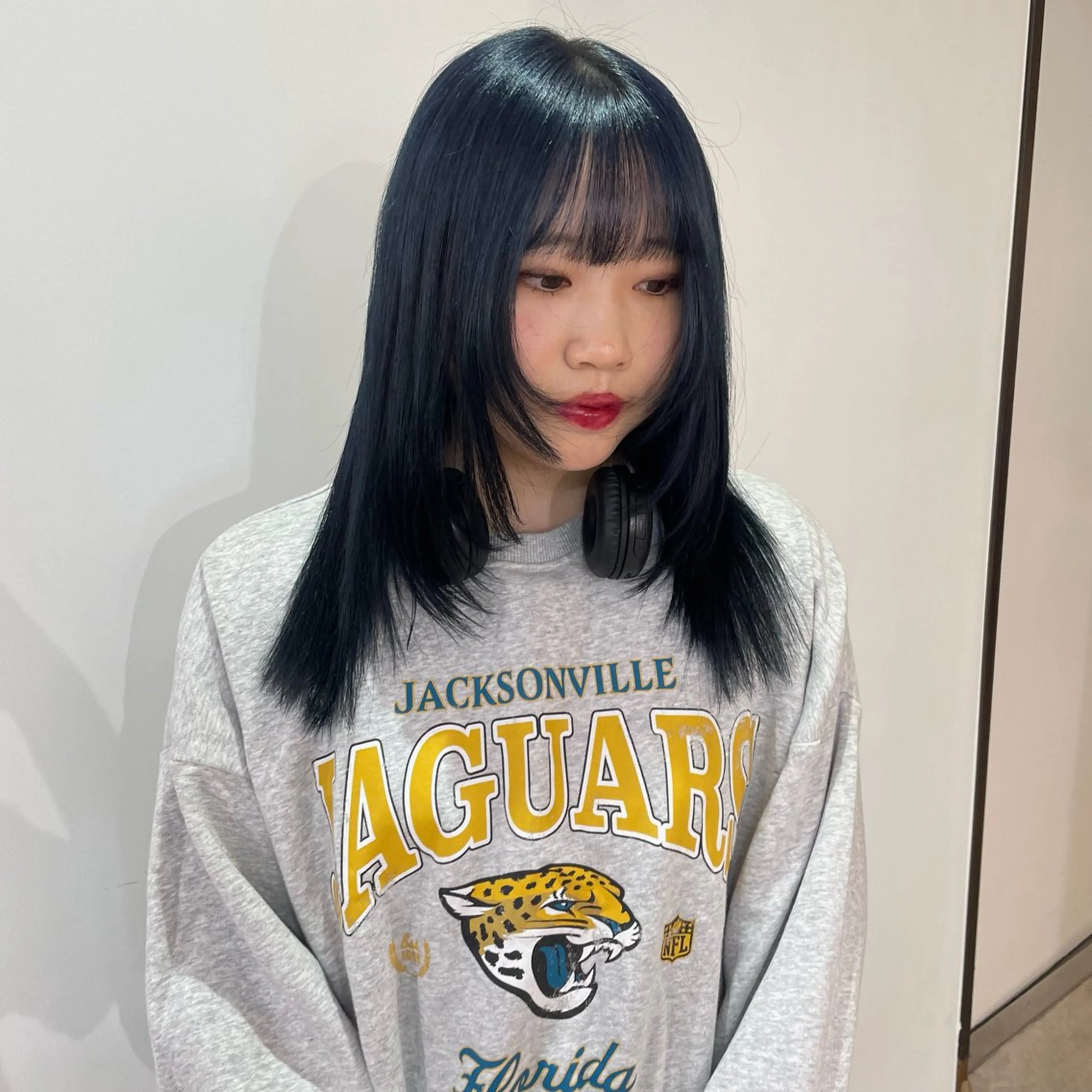 セミロング カラー 黒髪 ブルーカラー ブルーブラック 透明感カラー ヘアカラー トリートメント nonoka オリーブ/レイヤーのヘアスタイル