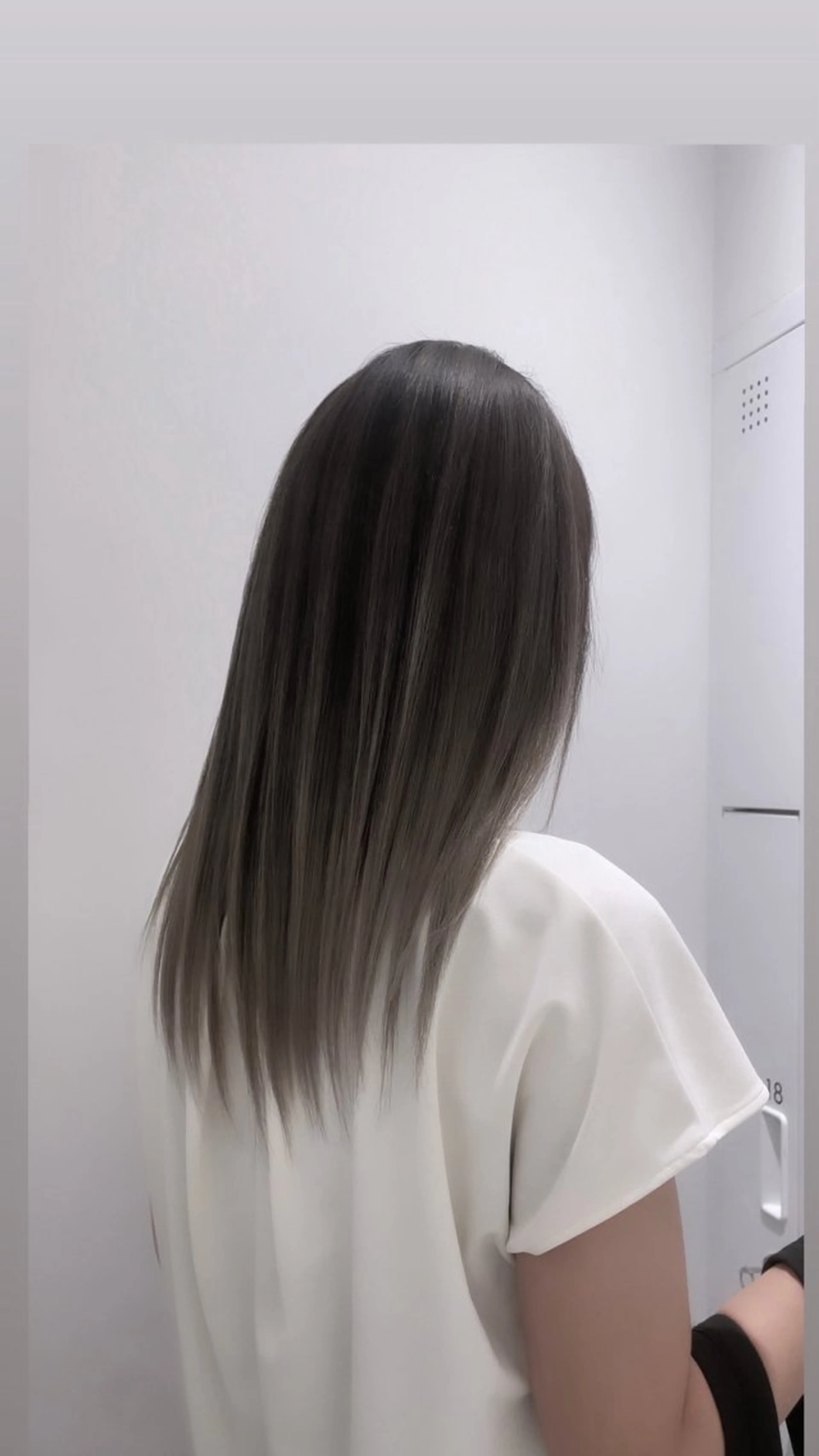 セミロング 海外ハイトーン 🇺🇸sakiのヘアスタイル