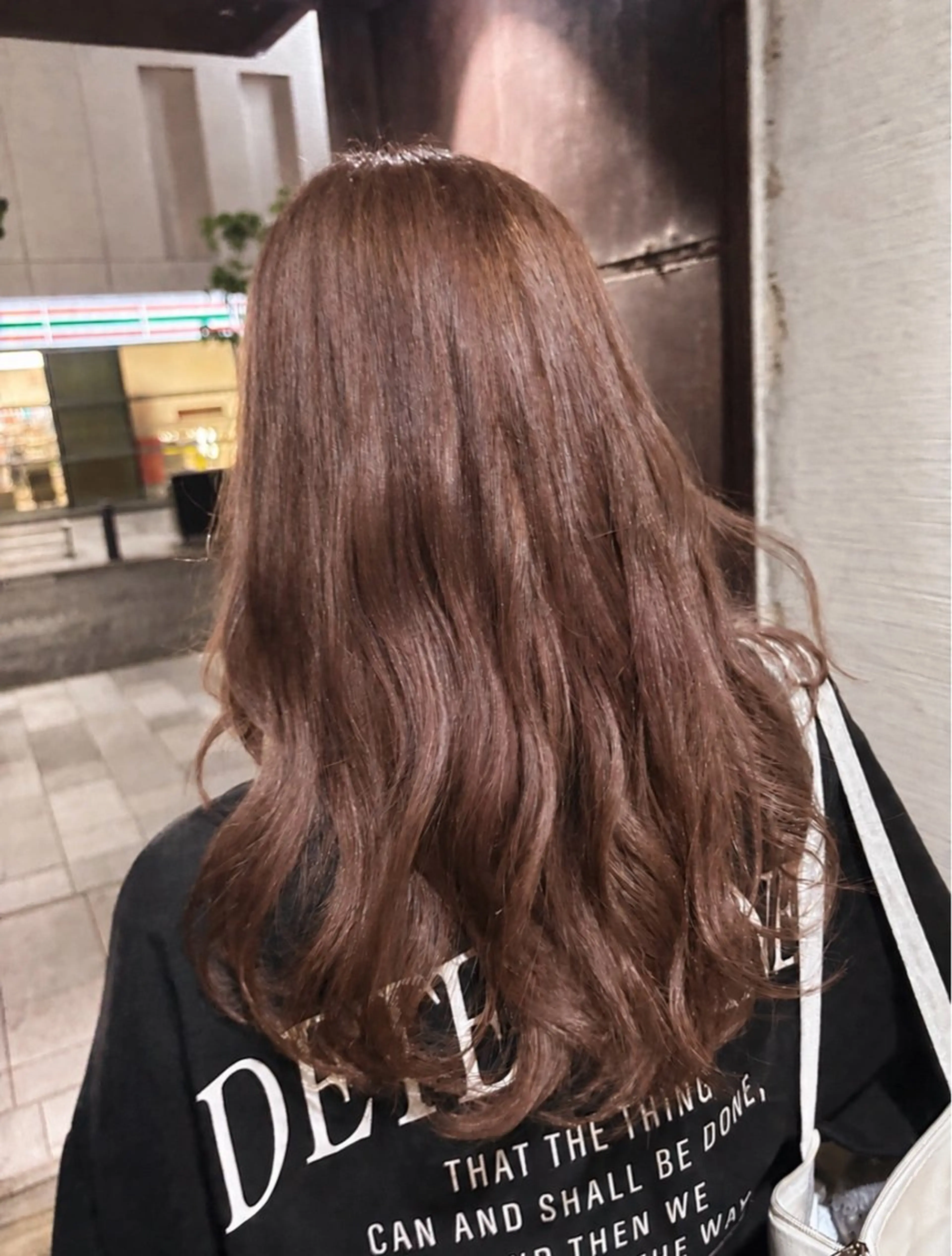 ロング カラー ベージュカラー ブラウンカラー ピンクカラー ピンクベージュ NOA/トレンドヘア ブリーチなし艶カラーのヘアスタイル