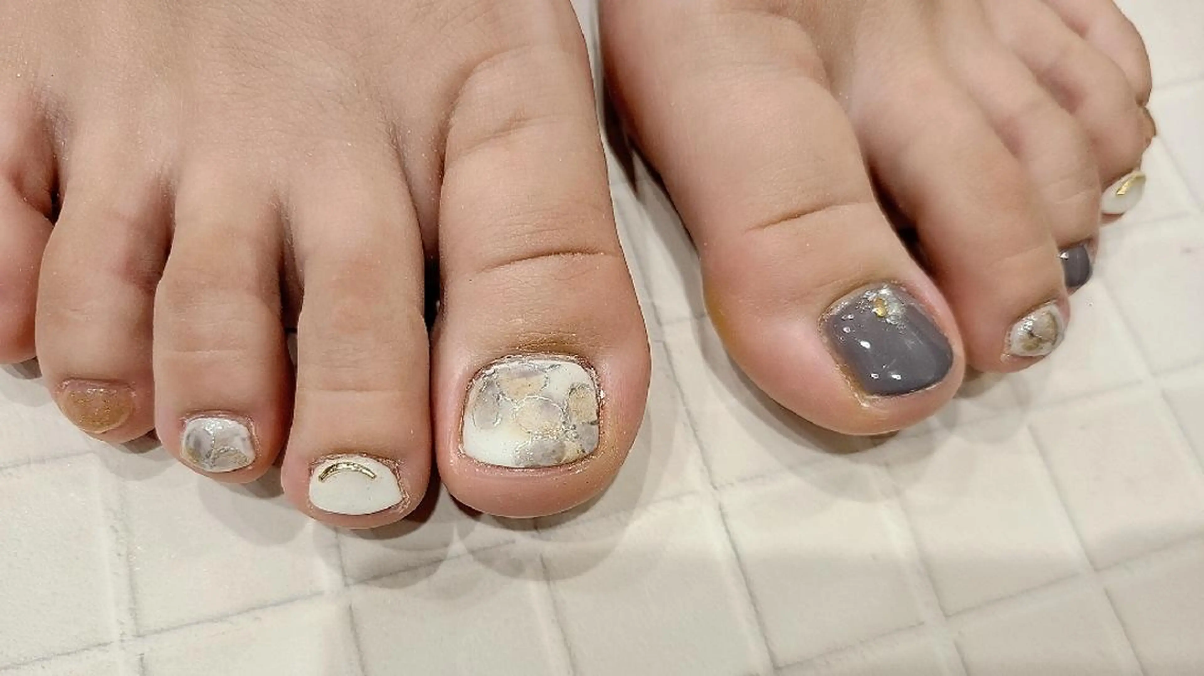 ネイル フラワーネイル ニュアンスネイル フットネイル 関口 友菜のヘアスタイル