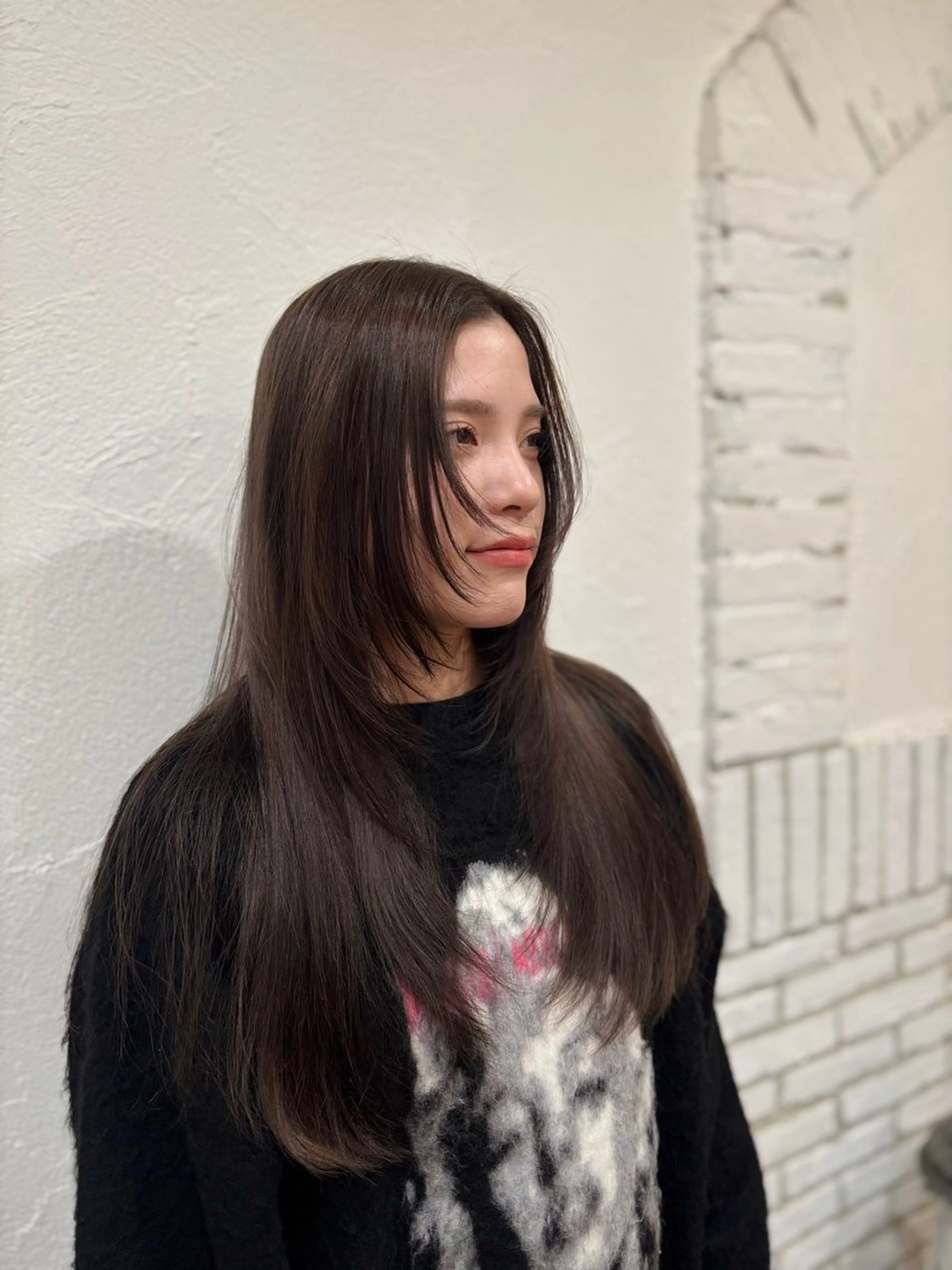 ロング アッシュ アッシュブラウン ヘアカラー 望月 芽依のヘアスタイル