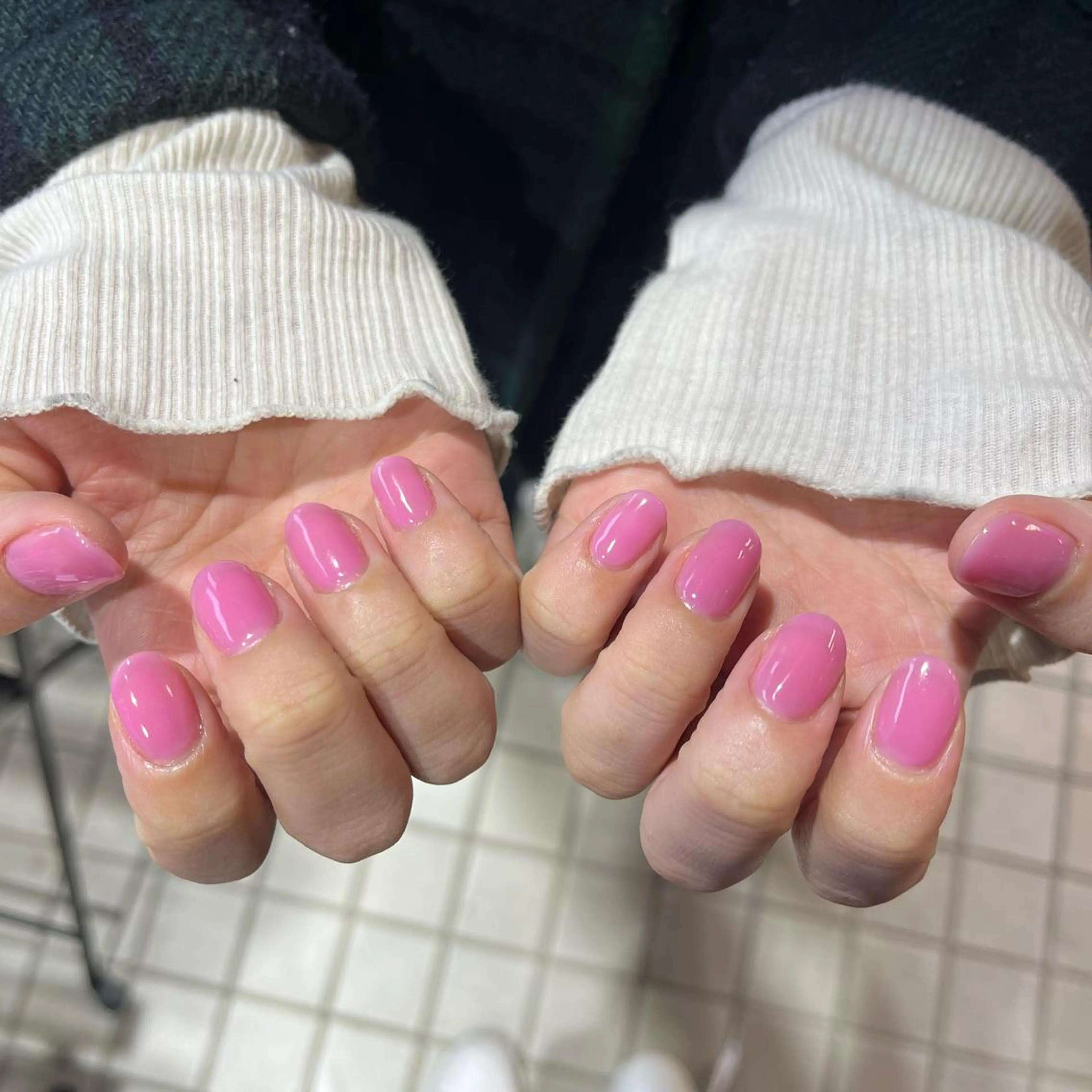 ネイル ジェルネイル ワンカラーネイル パラジェル ピンク ハンドネイル ハンドケア カットパーマ 🌀あさみのヘアスタイル