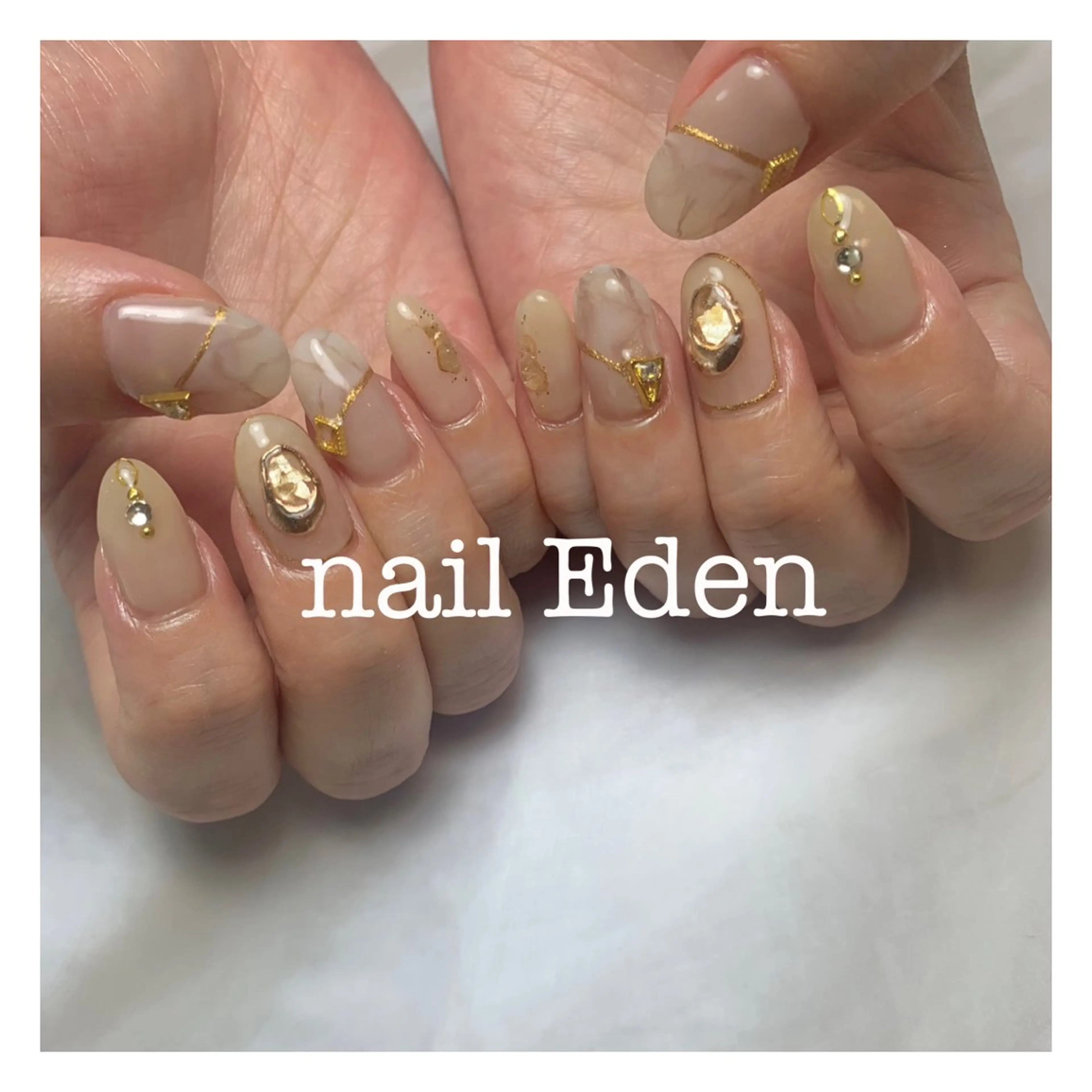 ネイル ゴールド 持ち込み ニュアンスネイル Eden　private nail saron所属・Eden ♾️のネイルデザイン