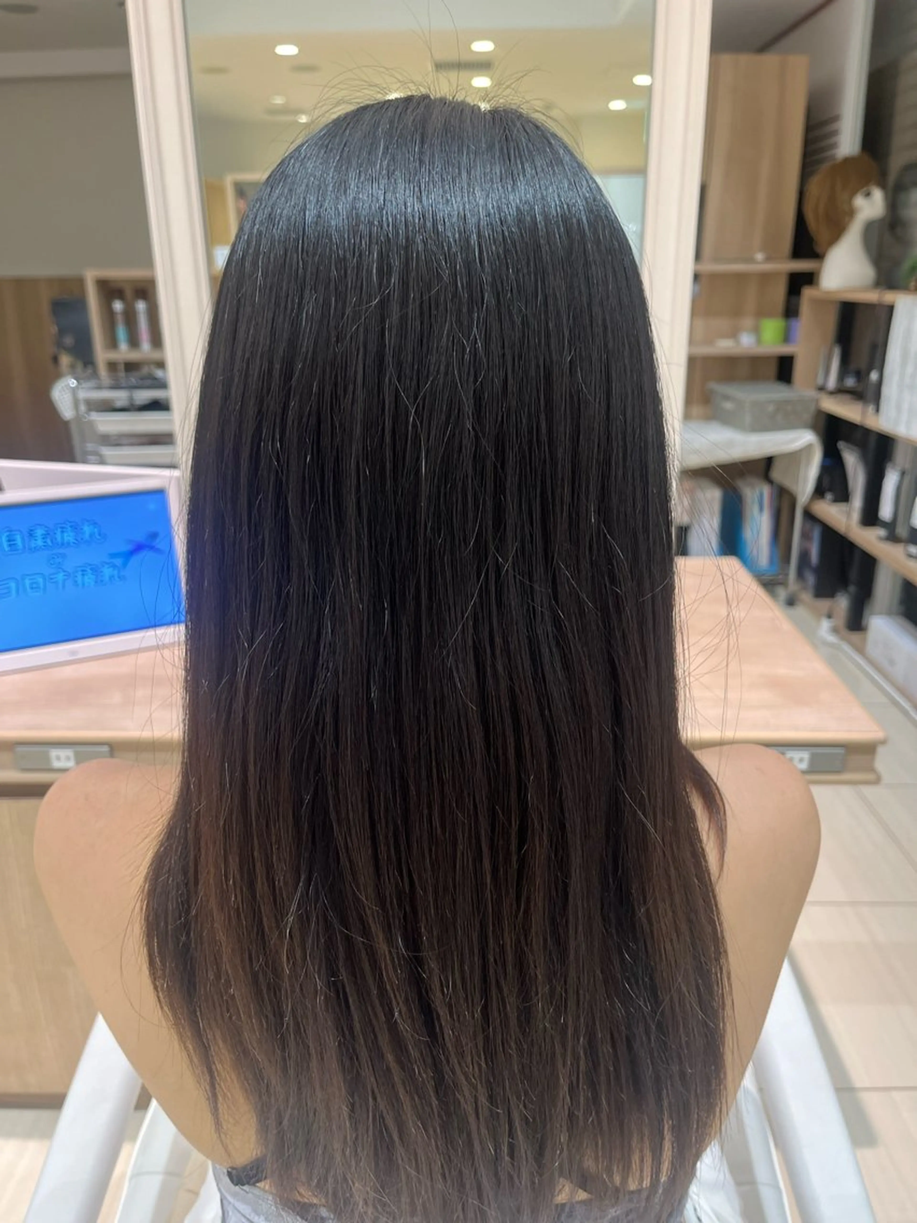 セミロング カラー 透明感カラー ヘアカラー しげすえ そうたのヘアスタイル