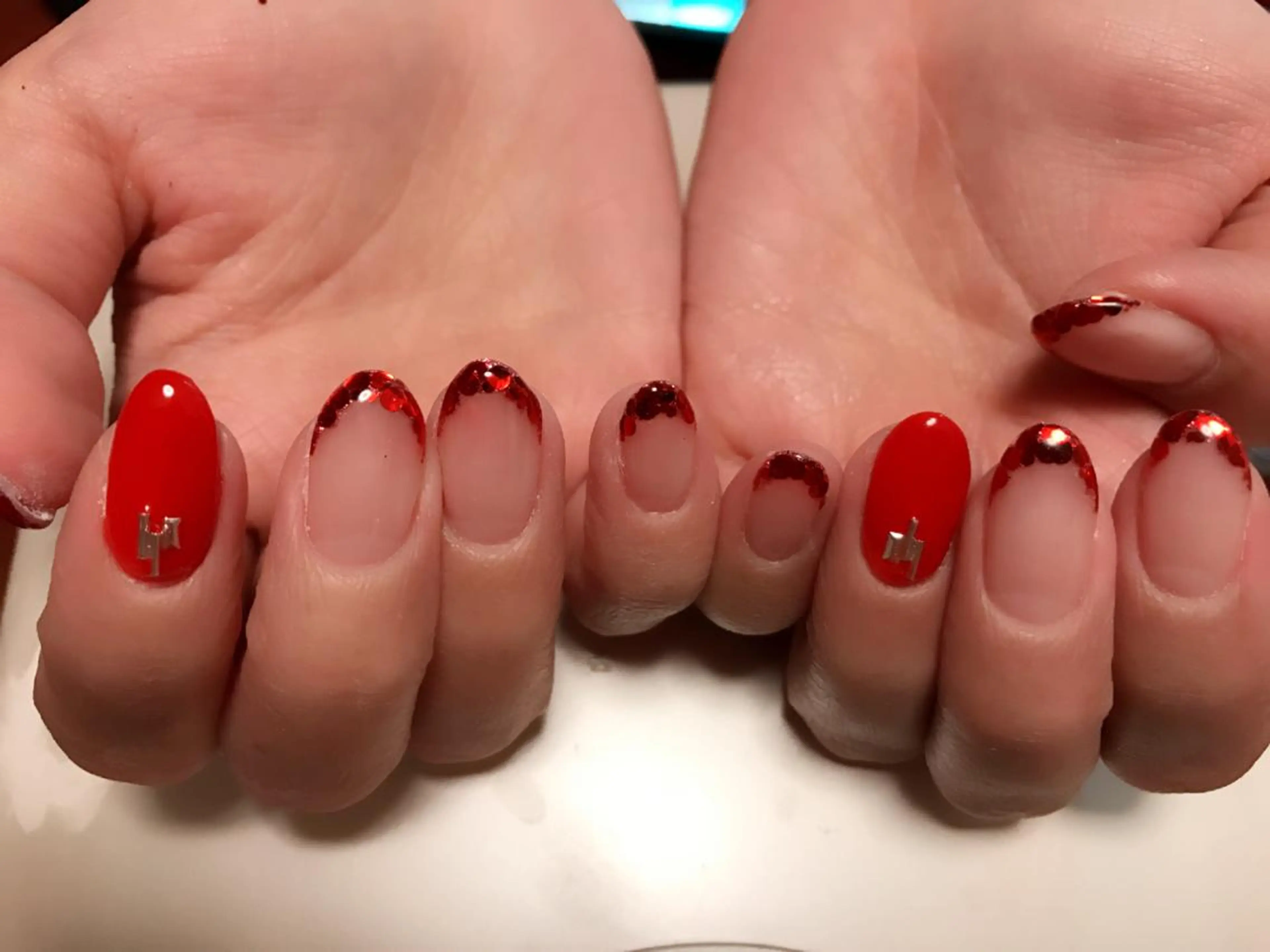 ネイル フレンチネイル ホログラムネイル 赤色 Sunny side nailのネイルデザイン