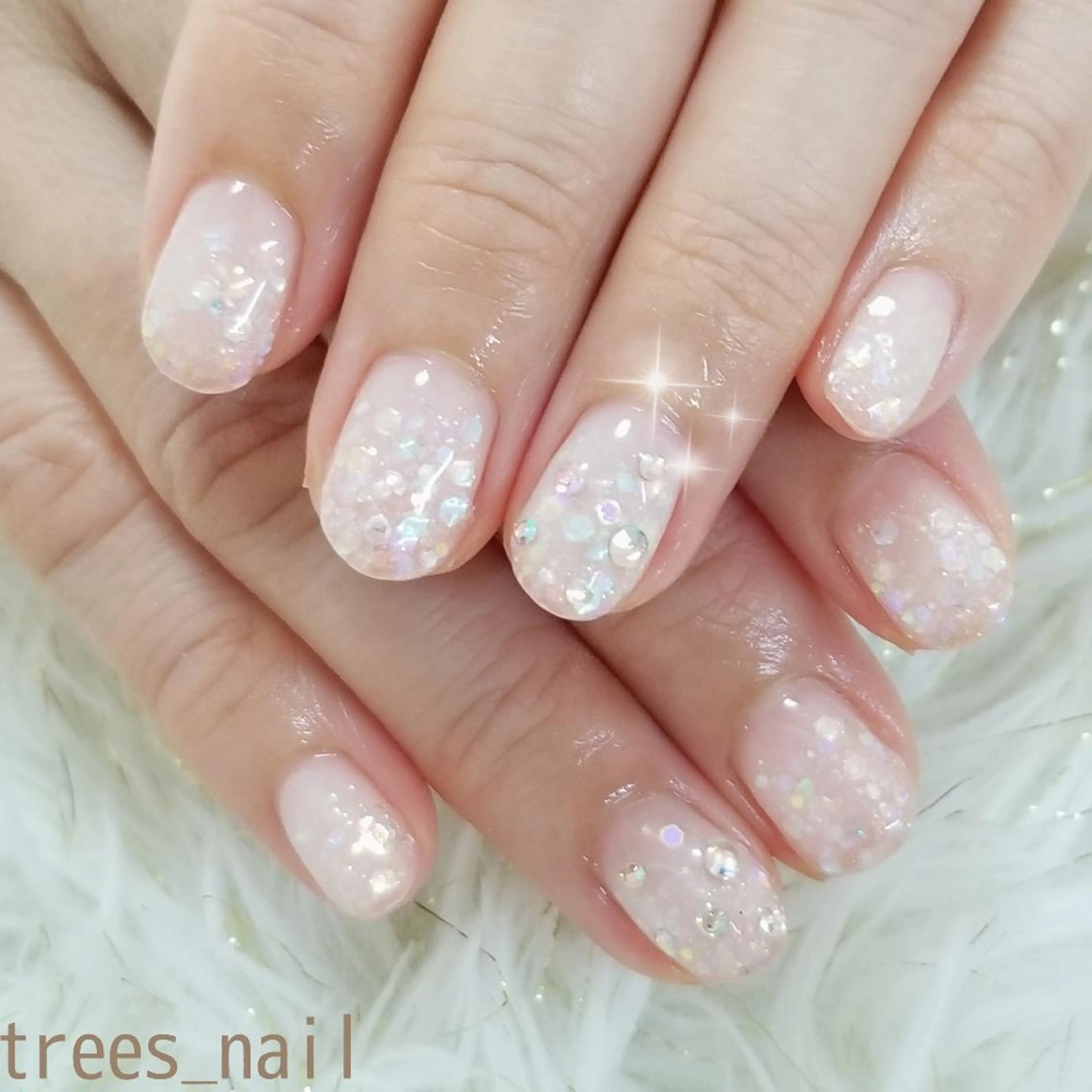 ネイル オーロラネイル グラデーション キラキラネイル ラメ(グリッター) ラメグラデーション trees_ nailのネイルデザイン