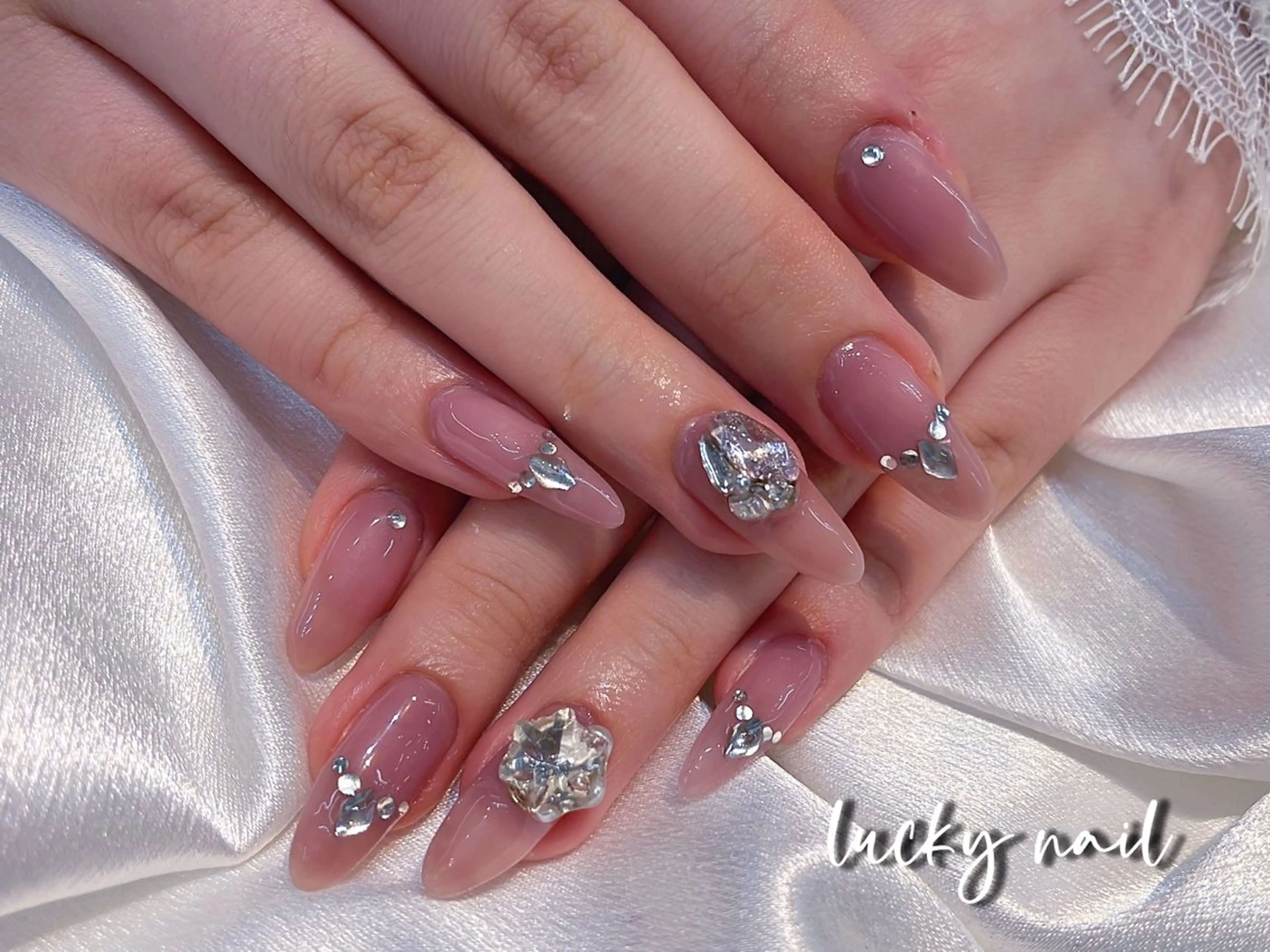 ネイル アートネイル チークネイル 長さ出し ジェルネイル マグネットネイル ハンドネイル ハンドケア ラッキーネイルサロン 西川口東口店のネイルデザイン