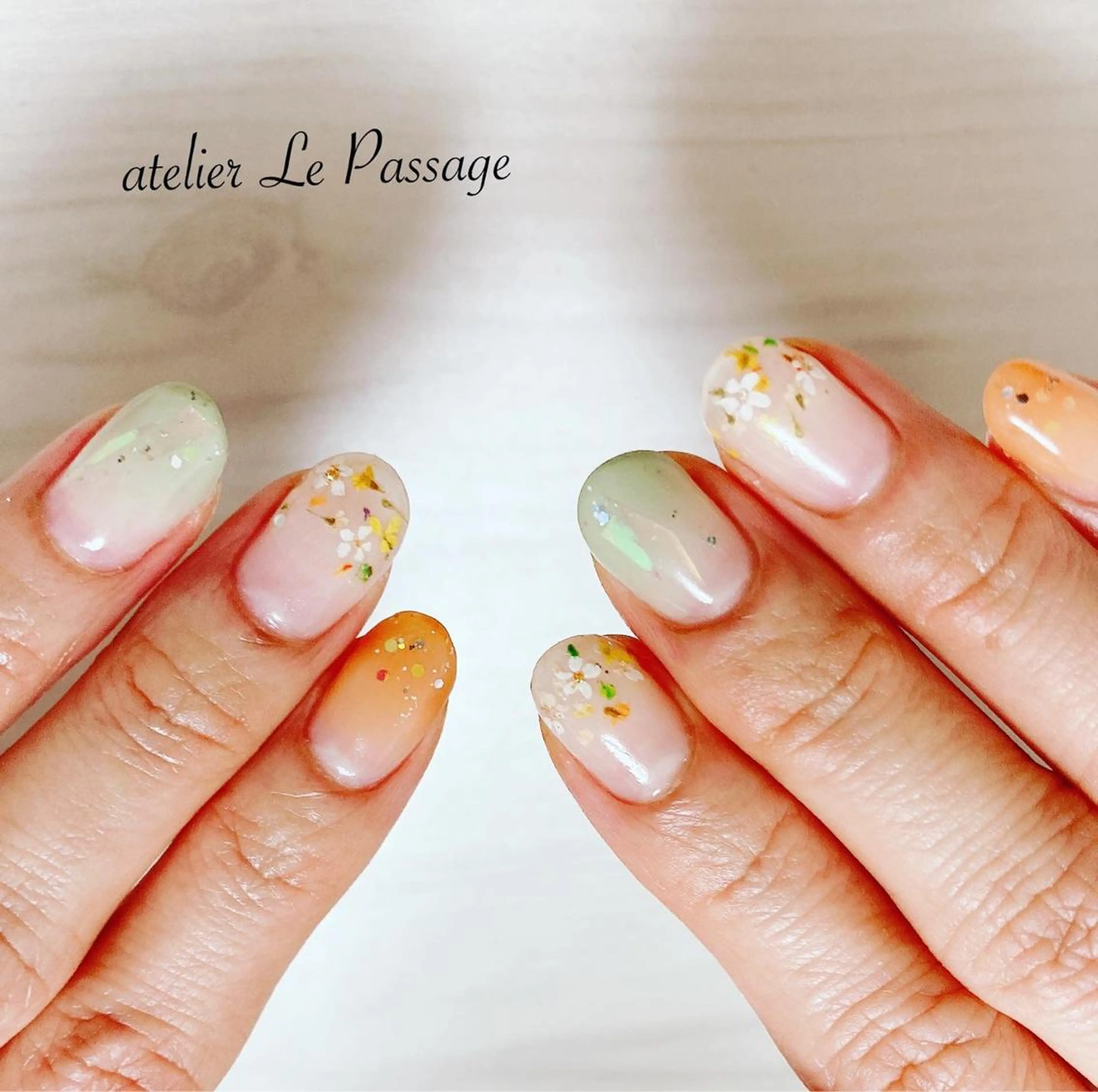 ネイル ジェルネイル ラメ(グリッター) ニュアンスネイル パラジェル 春ネイル h nakatsukaのネイルデザイン
