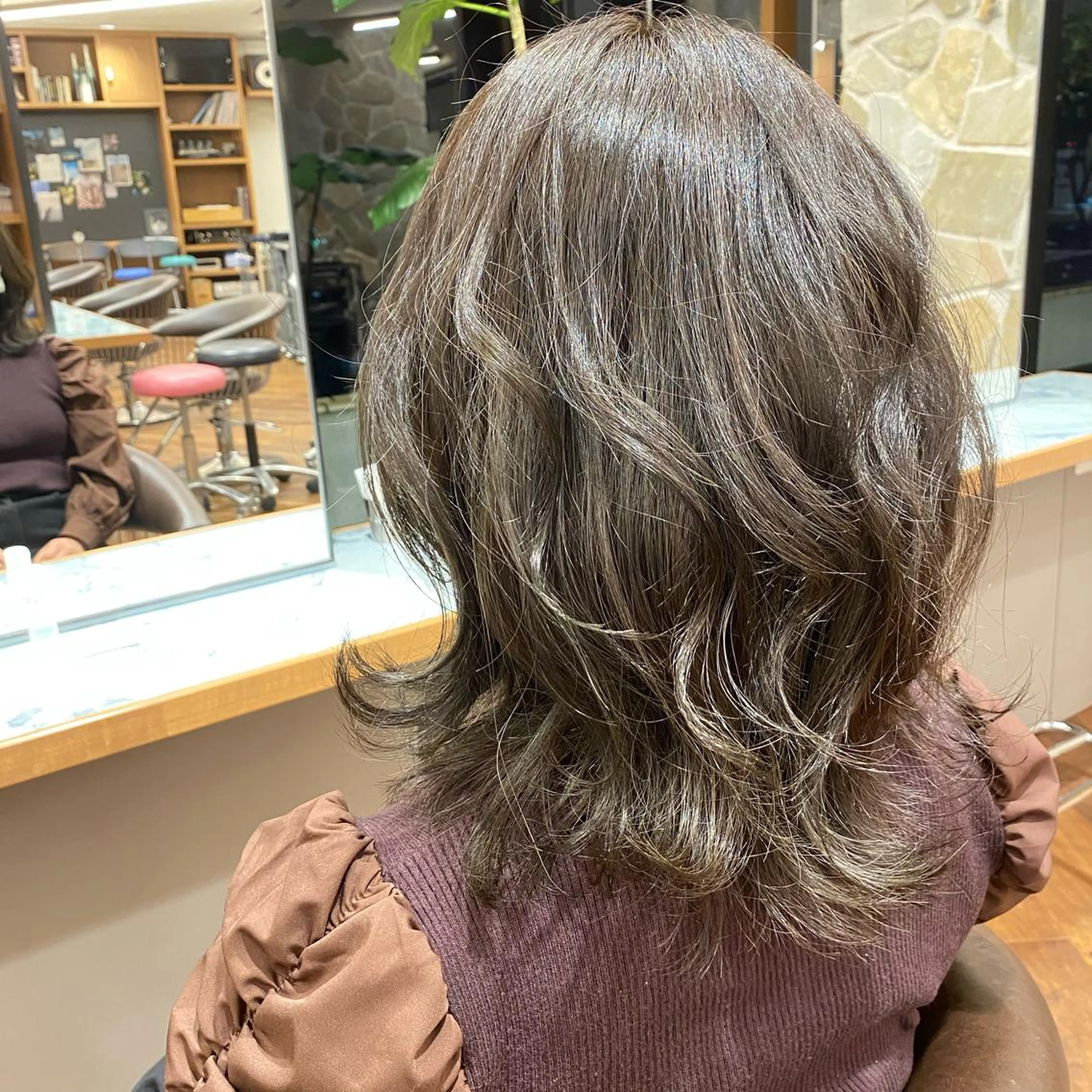 ミディアム アッシュ レイヤー/グレージュ メンズパーマのヘアスタイル