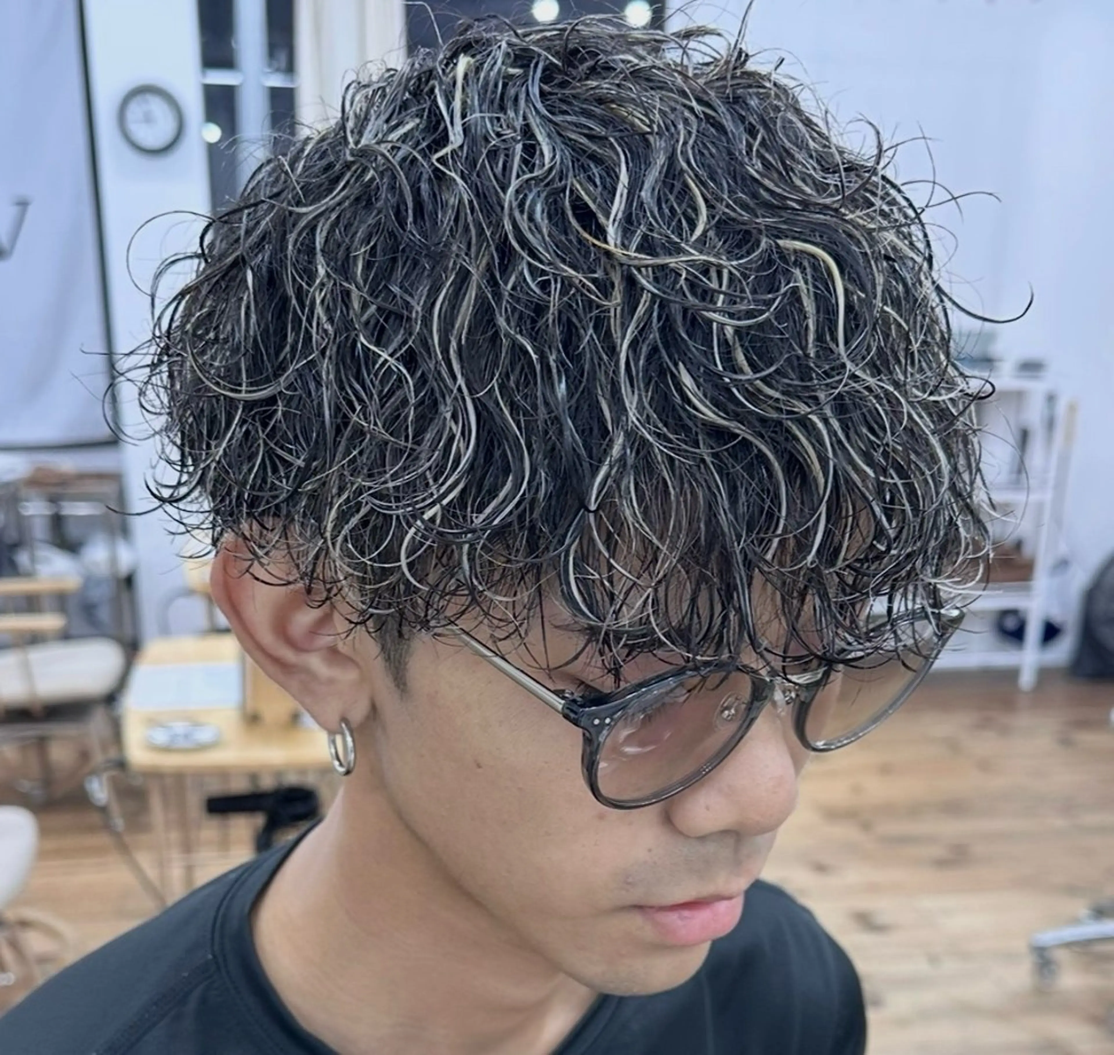 ショート カラー パーマ メンズ カット ヘアカラー パーマ メンズ特化✂️ 小枝 優生のヘアスタイル