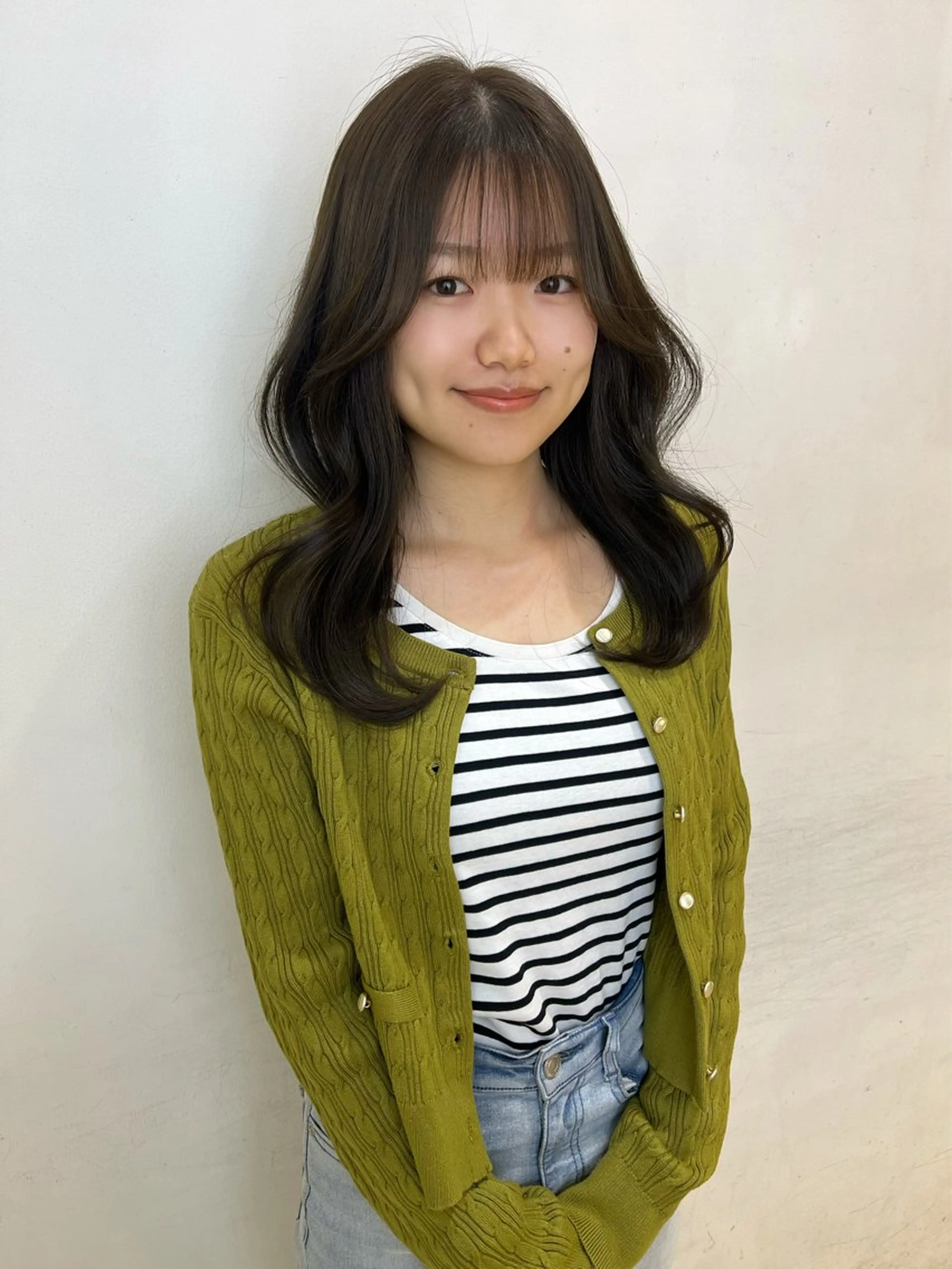 セミロング ヘアカラー 'AXIS 栄 Konomiのヘアスタイル