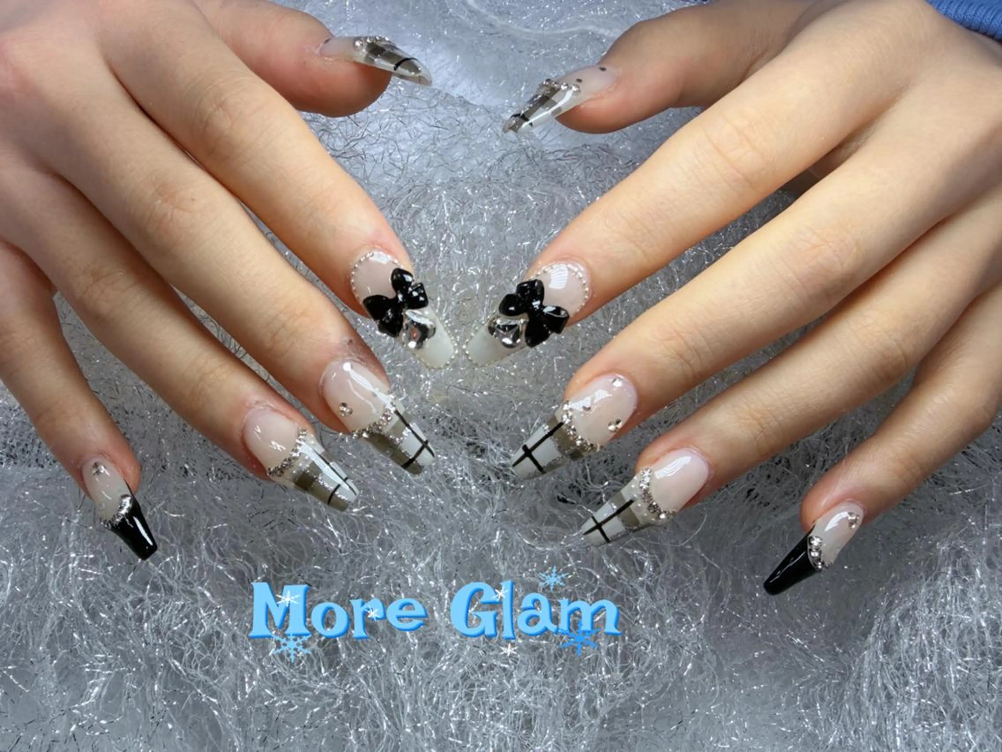 ネイル 長さ出し フットネイル フレンチネイル ジェルネイル ガラスフレンチ More Glam 池袋東口店のネイルデザイン