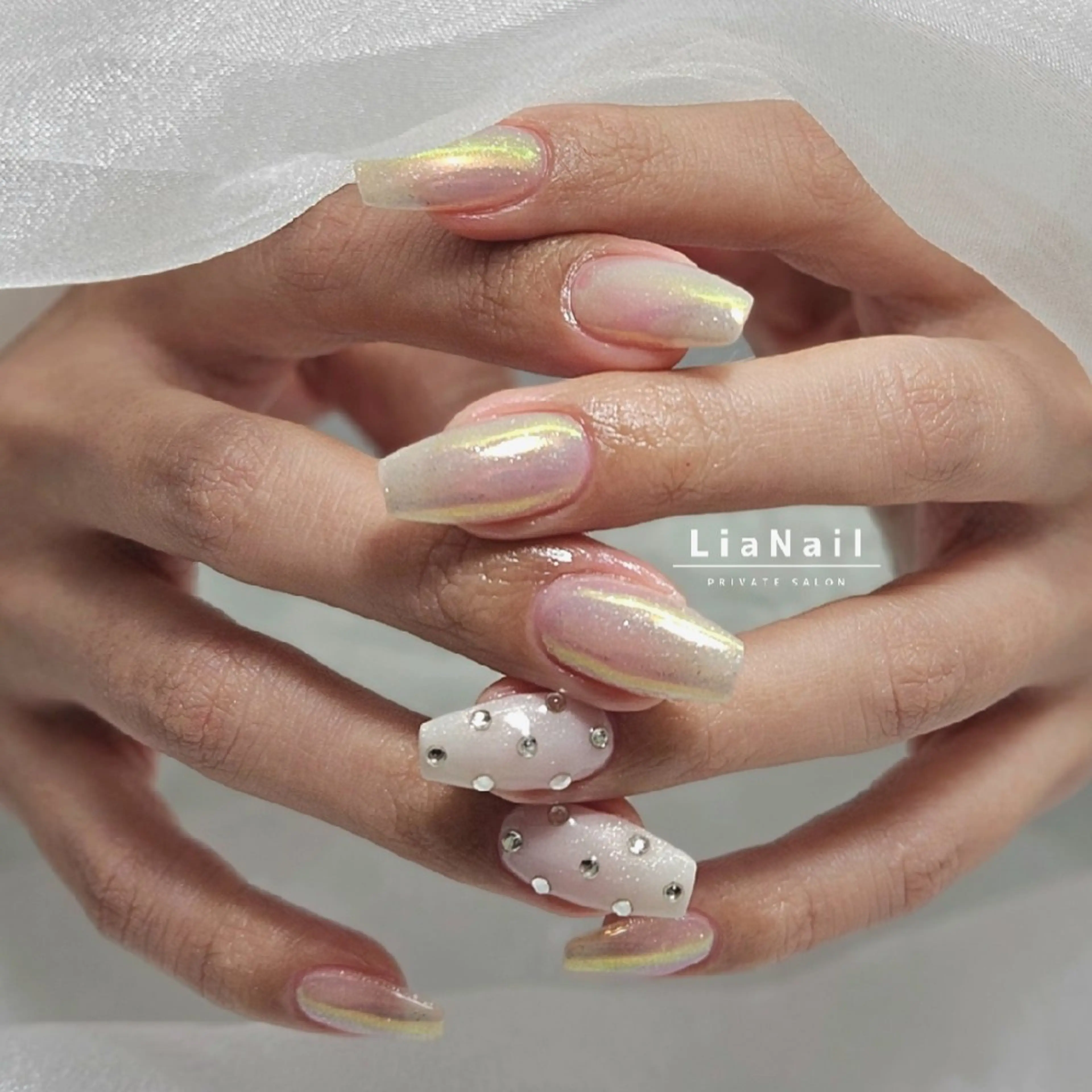 ネイル ミラーネイル ハンドネイル Lia Nailのネイルデザイン