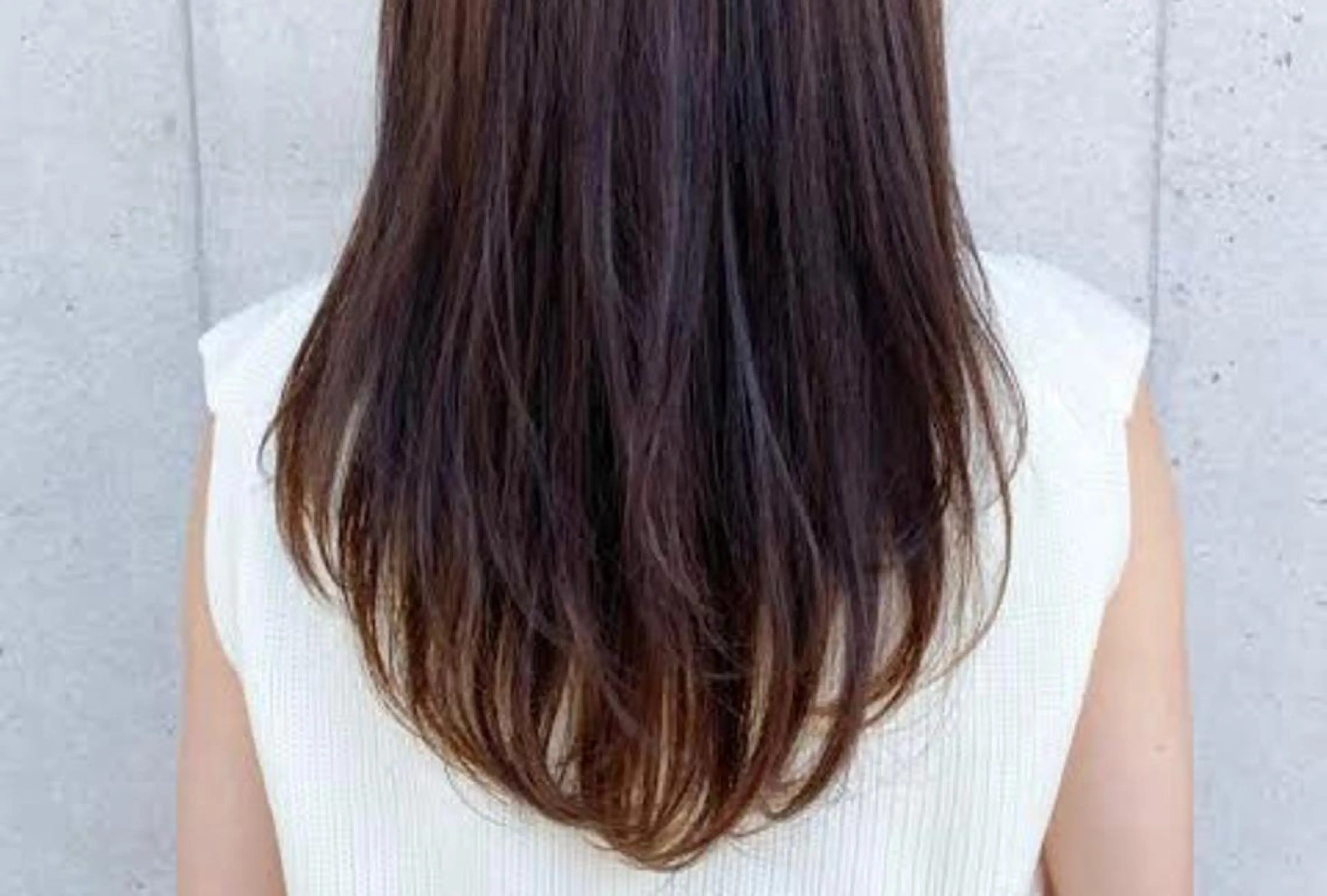 セミロング 中顔面短縮 顔まわり新田大翔のヘアスタイル