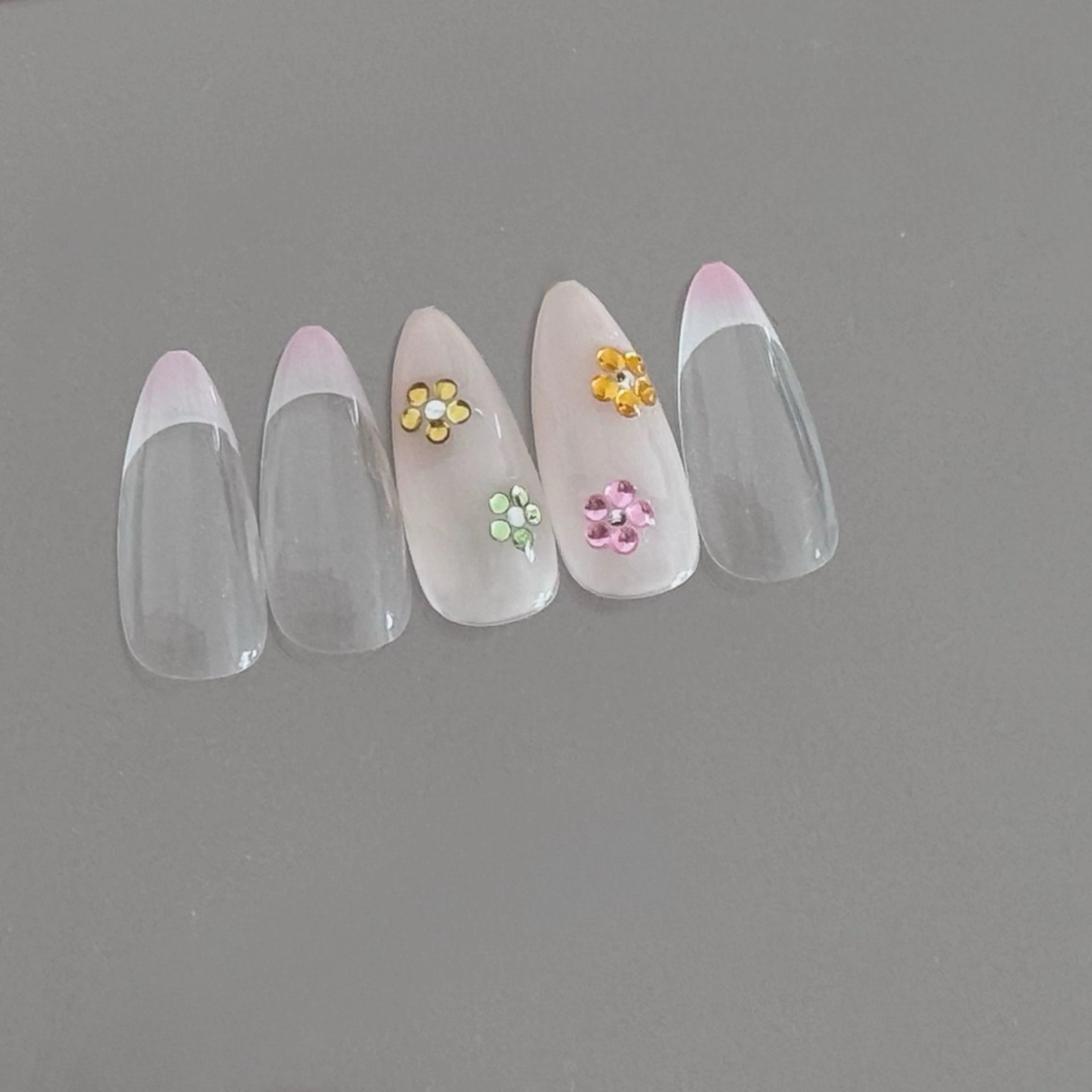 ネイル フラワーネイル フレンチネイル グラデーション ハンドネイル s_ nail8のネイルデザイン