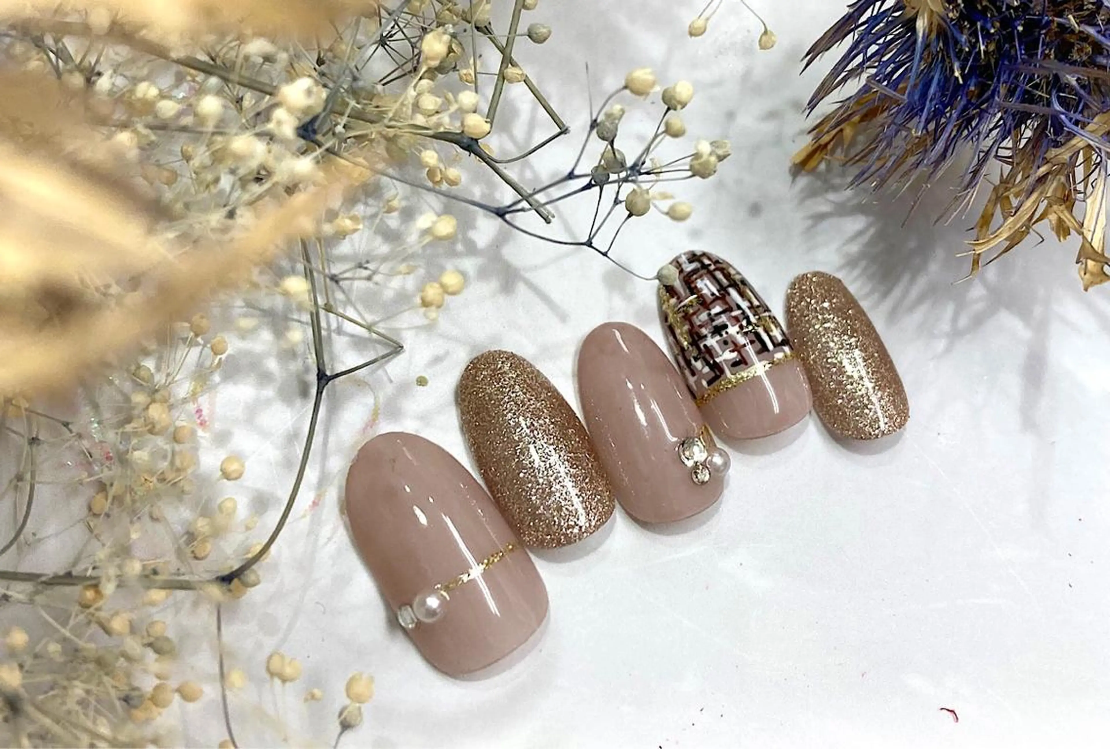 ミディアム ピュアネイル& オンディーヌのネイルデザイン