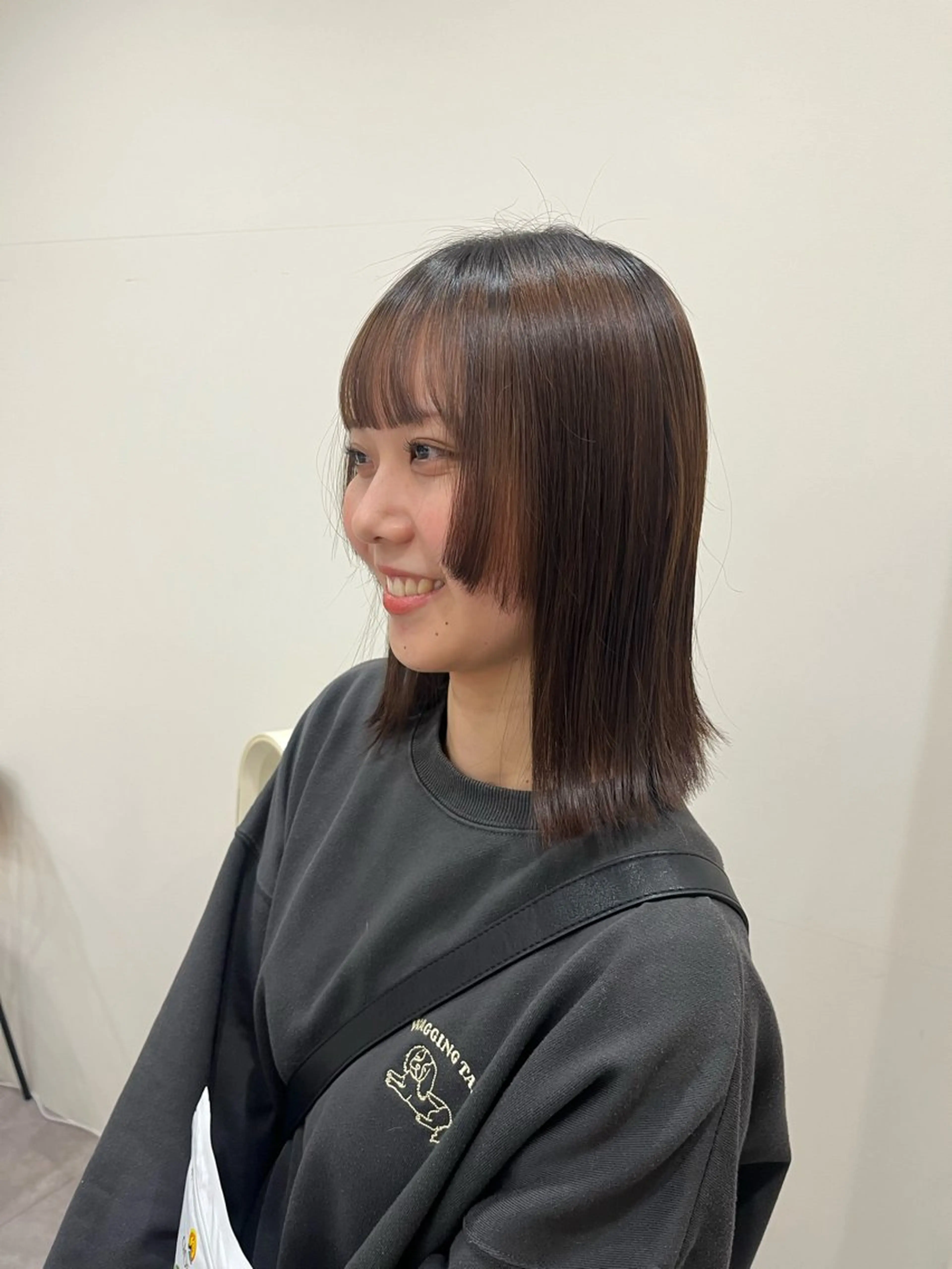 ミディアム レイヤーカット 透明感カラー🌼 沙奈のヘアスタイル