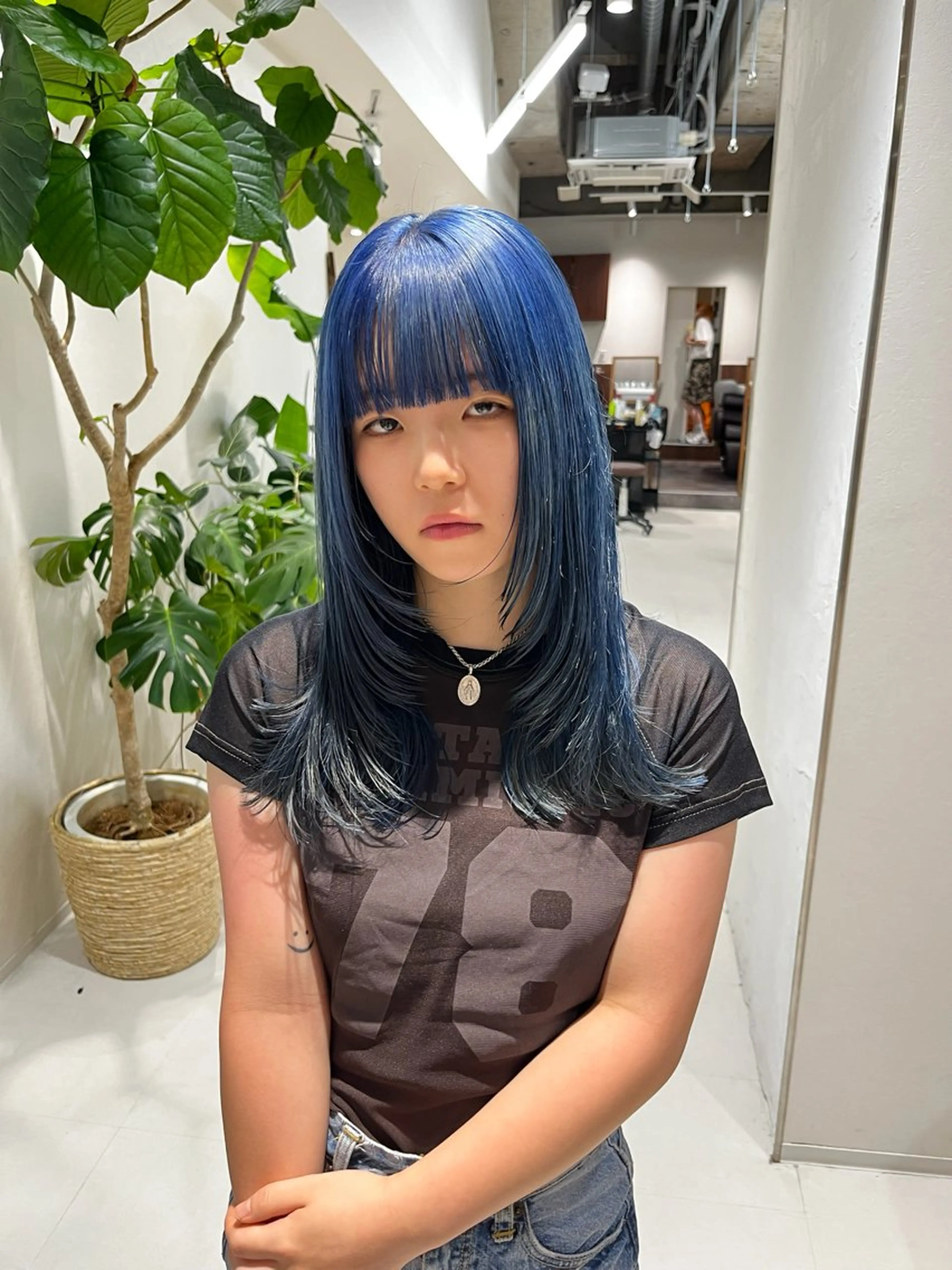 ミディアム カラー ブルーカラー ブルーラベンダー ラベンダーカラー 顔まわりレイヤー レイヤーカット カット ヘアカラー トリートメント レイヤーカット/ブラ ウンカラー/河野凜のヘアスタイル