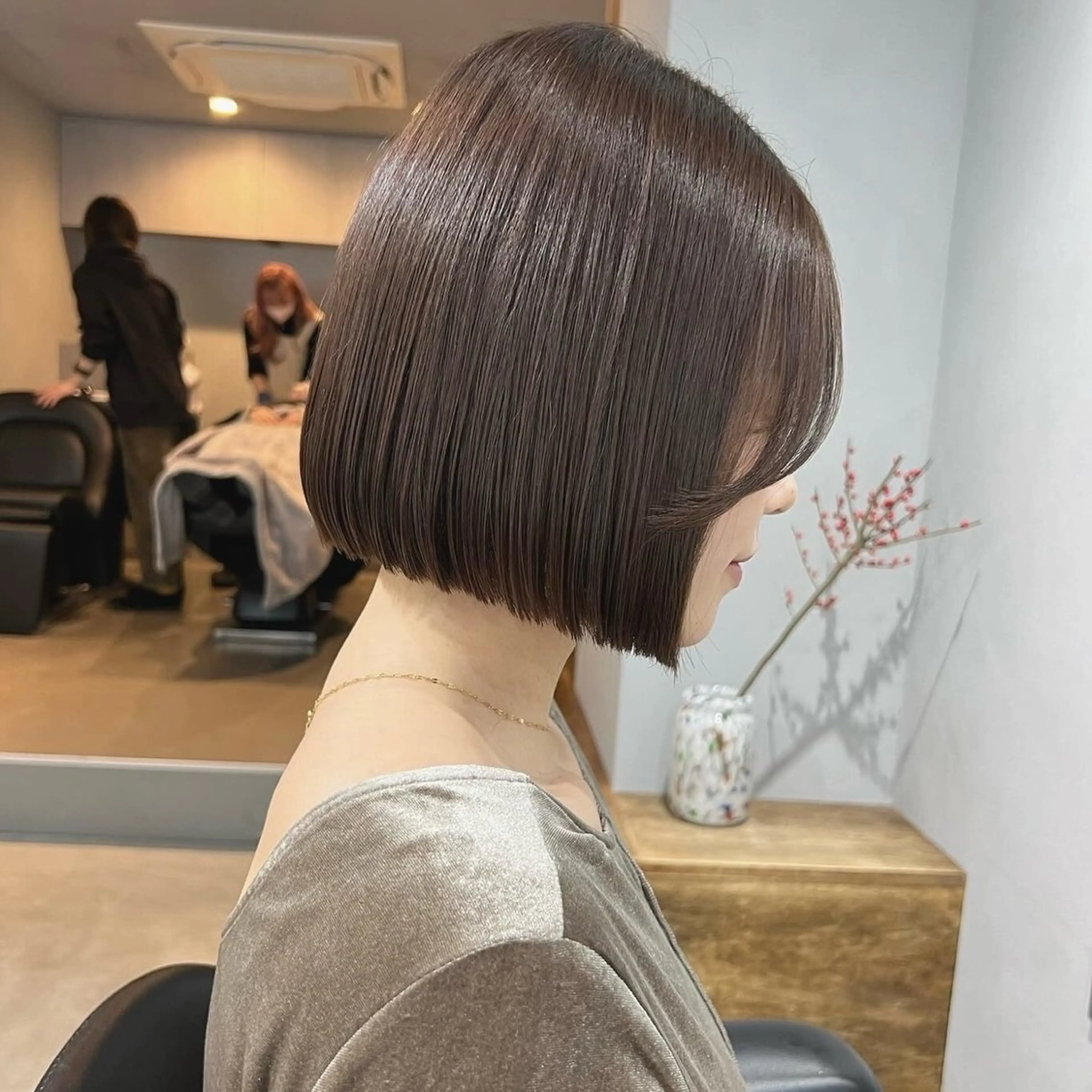 ショート カラー ベージュカラー ブラウンカラー ブラウンベージュ くすみブラウン オリーブベージュ カット ヘアカラー トリートメント akane/ボブ /ブラウンベージュのヘアスタイル