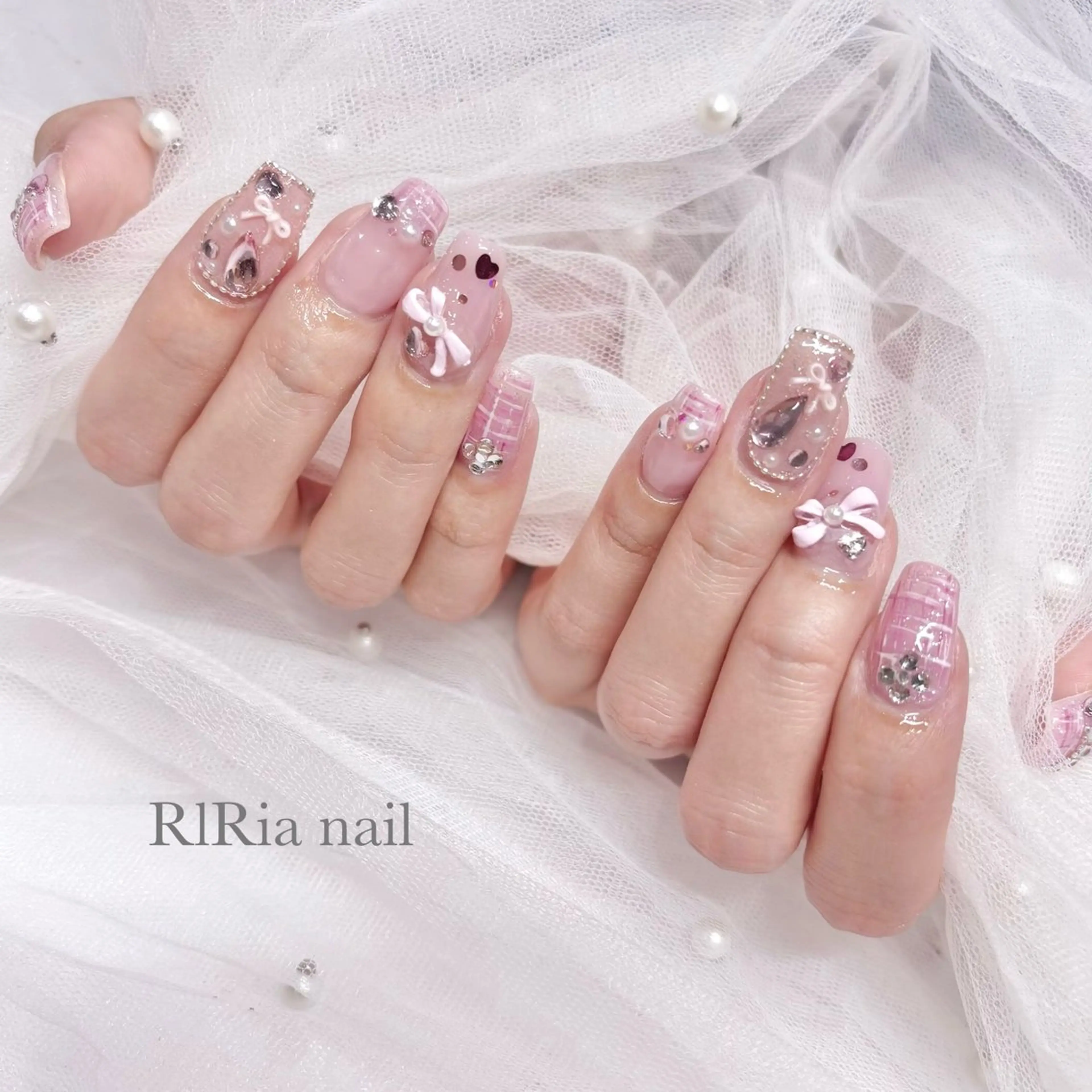 ネイル キラキラネイル 韓国ネイル リボン ツイードネイル ハンドネイル 🎀RIRia nail🎀のネイルデザイン