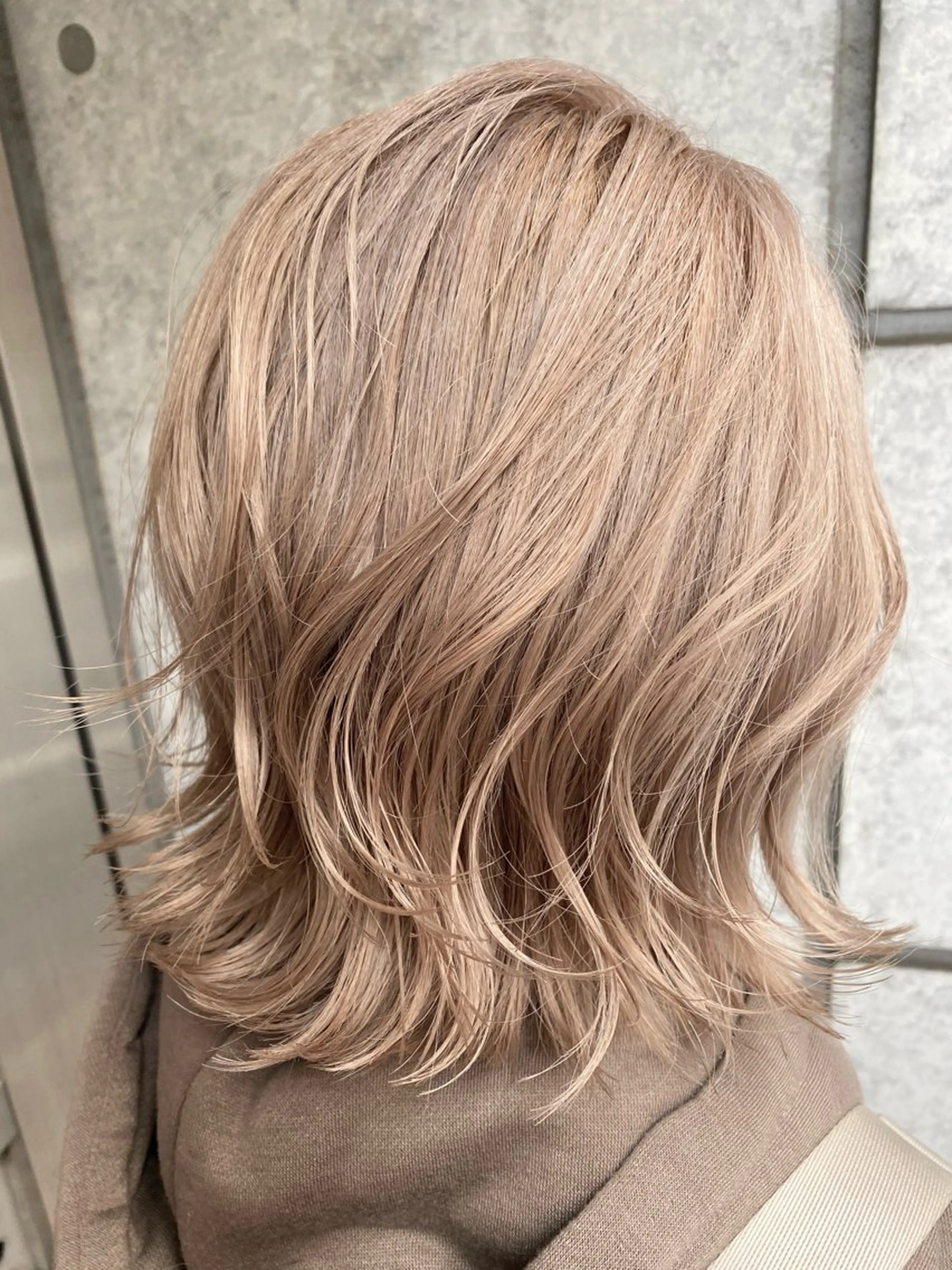 ショート カラー パーマ ヘアアレンジ ベージュカラー ミルクティーベージュ ヘアカラー トリートメント 👑指名率No.1 👑坂口飛翔のヘアスタイル